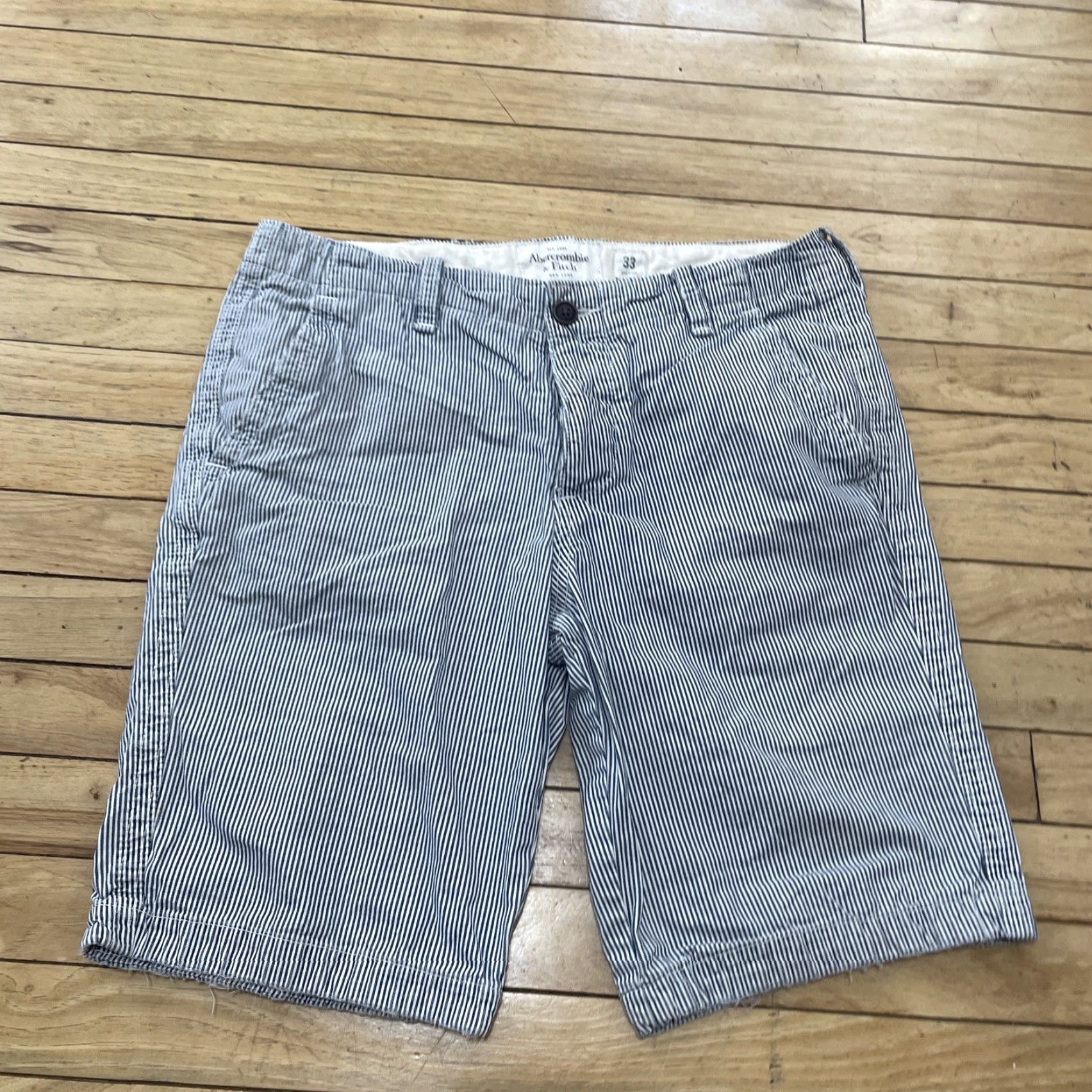 Abercrombie & Fitch Abercrombie & Fitch Shorts Men 33 Preppy Blue White Sailor Chino Button Fly Pin Stripe Flat Front Size US 33 - 3 Thumbnail