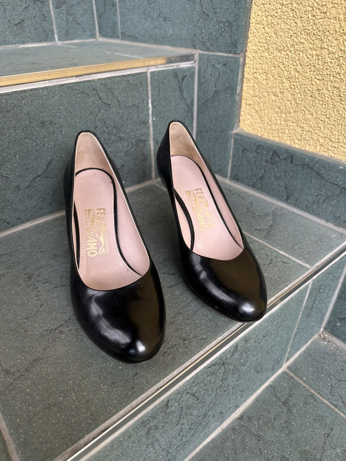 Salvatore Ferragamo Salvatore Ferragamo Heels Pumps Black Leather 5.5 size 36 Size US 5.5 / IT 35.5 - 3 Thumbnail