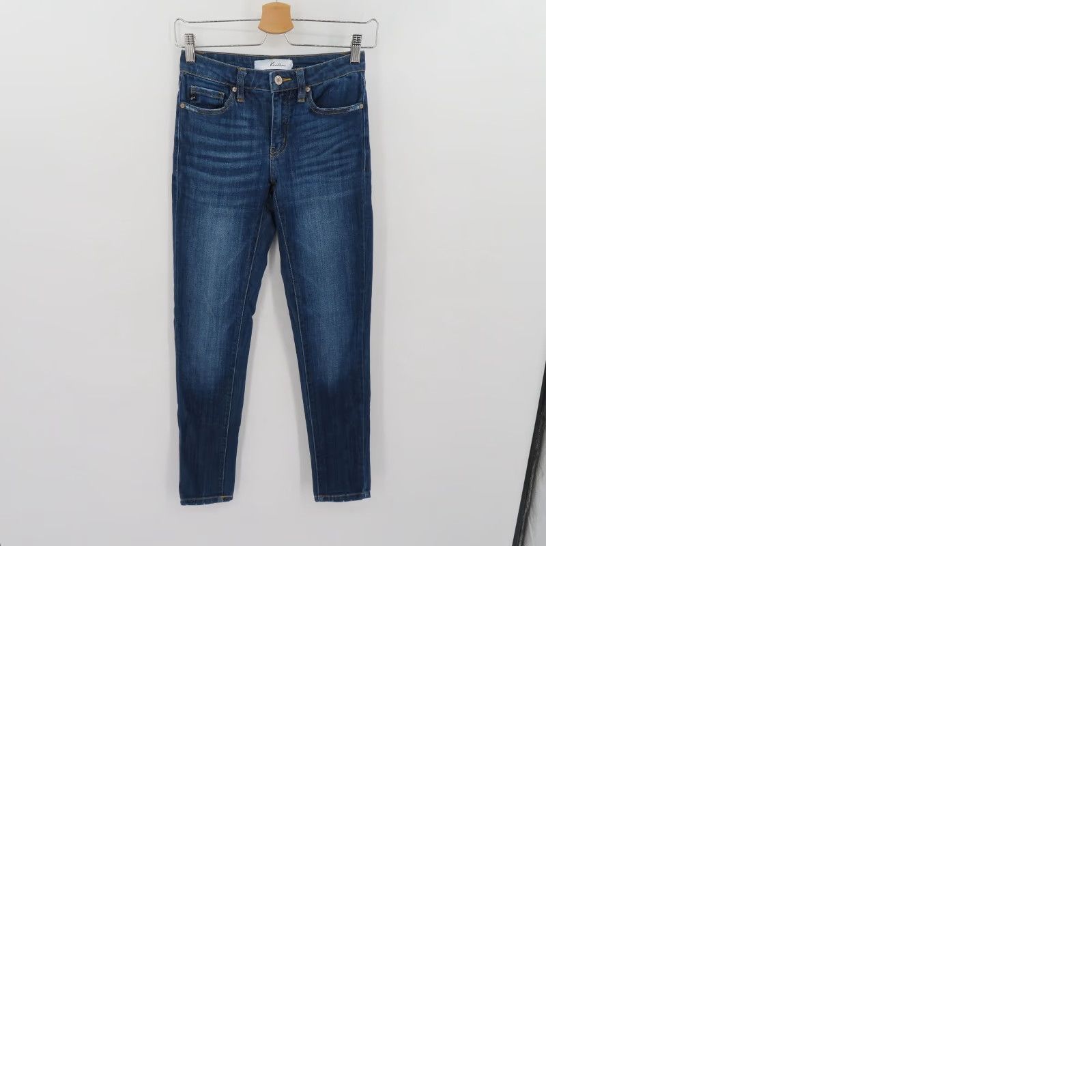 Vintage **Womens Skinny Distressed Blue Denim Jeans 33013** User: **Womens Skinny Distressed Blue Denim Jeans Style 33013** Size 42" / US 20 - 9 Thumbnail