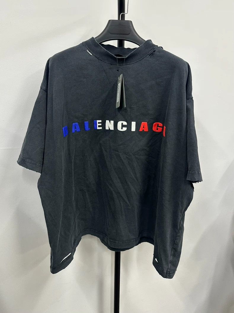 Balenciaga Balenciaga Gradient Letter Short Sleeve Shirt-dmc Size US M / EU 48-50 / 2 - 1 Thumbnail