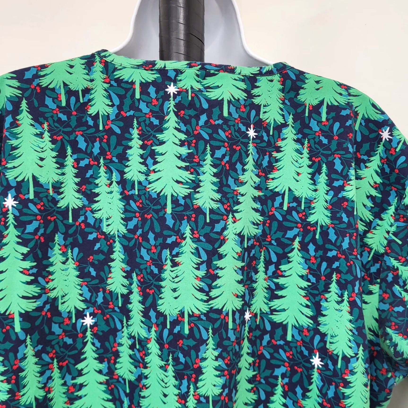 Vintage Uniform Advantage Scrub Top Women XL Green Red Blue Winter Trees Christmas Patterns Nurse... Size XL / US 12-14 / IT 48-50 - 5 Thumbnail