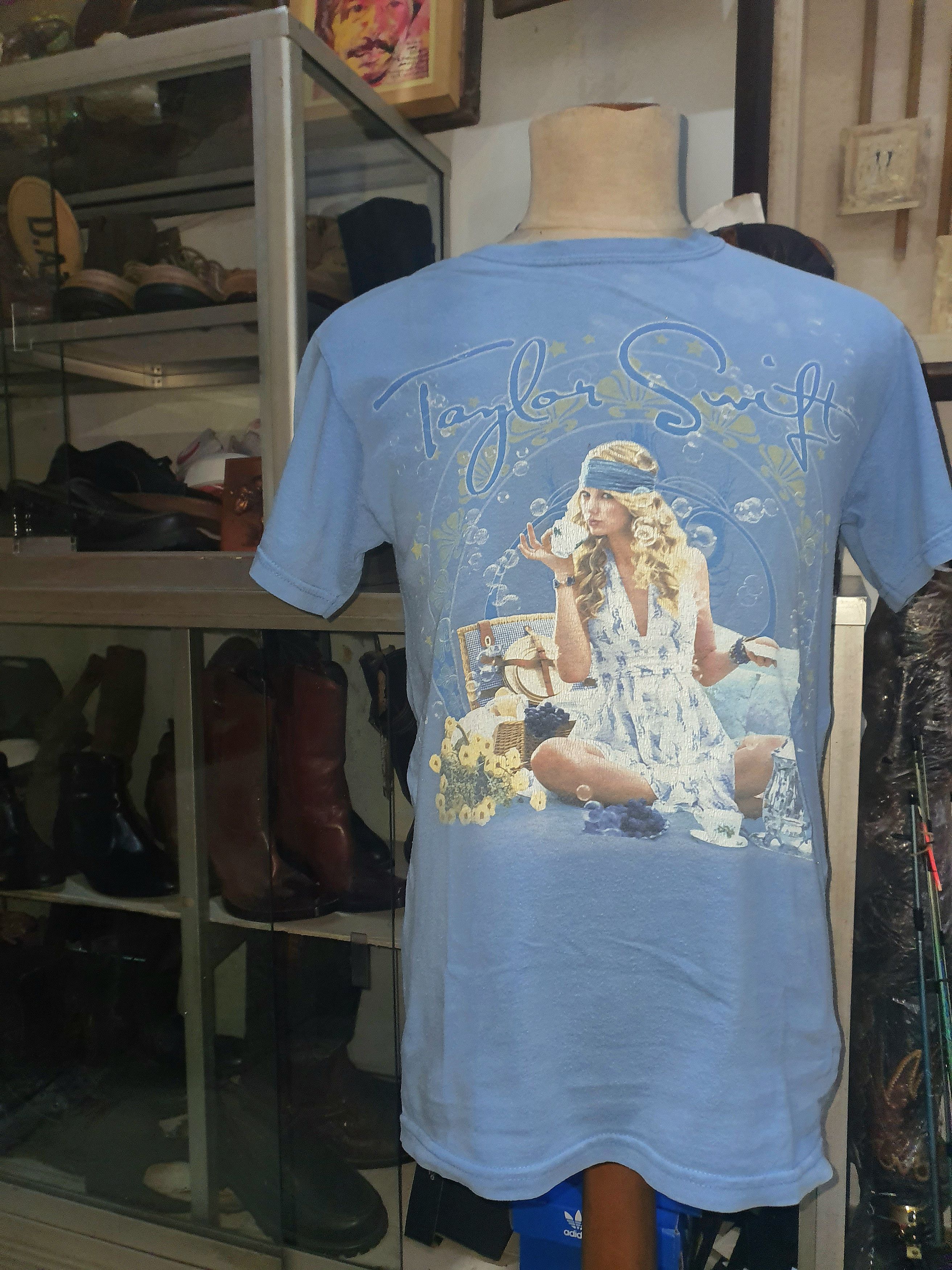 Band Tees 🌹 Taylor swift Madonna Mariah Carey Rap Tees Lady gaga Size S / US 4 / IT 40 - 2 Thumbnail