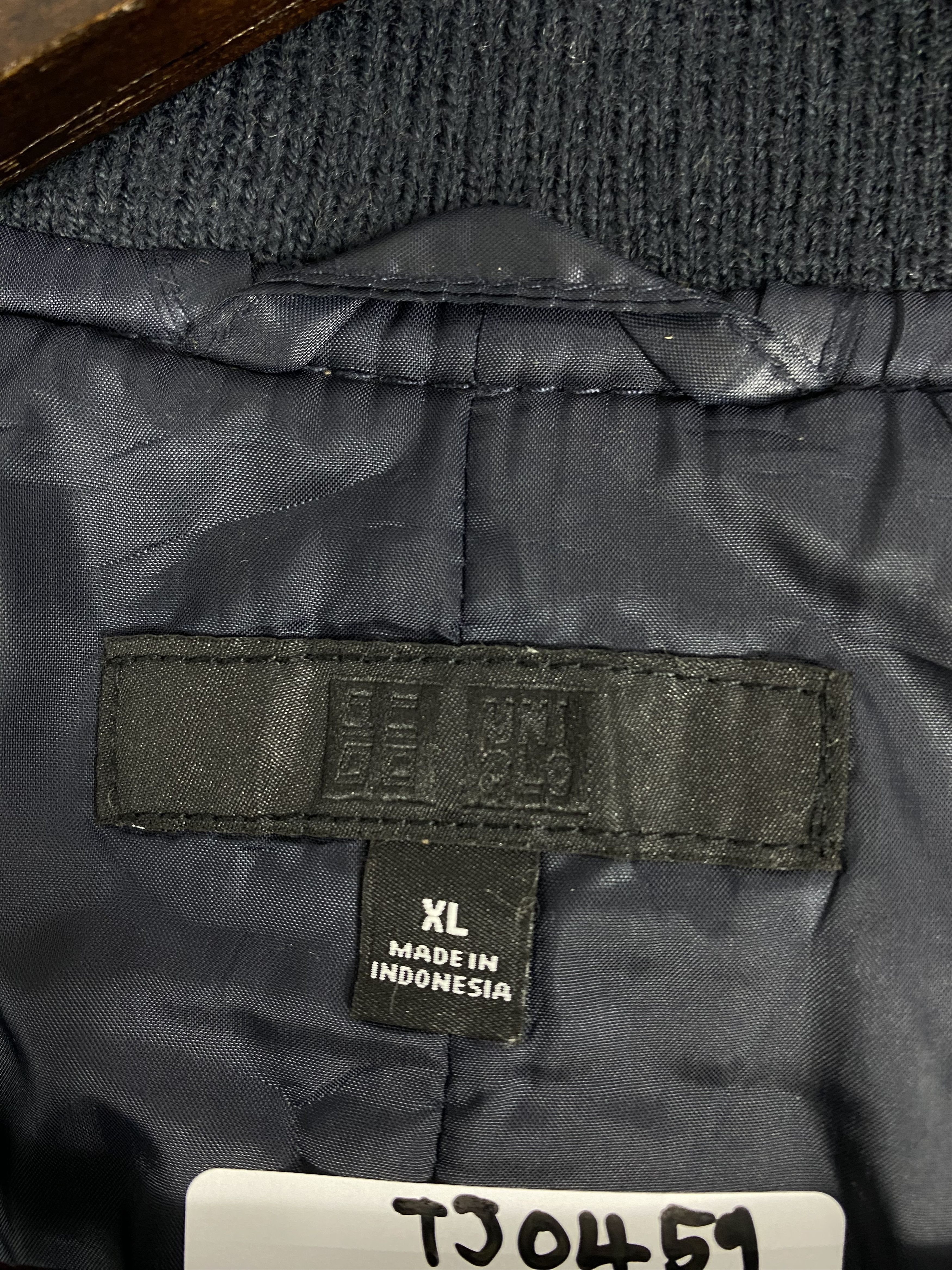 Uniqlo Vintage Uniqlo Zip Up Nylon Fabric Polyester Bombers Jacket Size US XL / EU 56 / 4 - 9 Thumbnail
