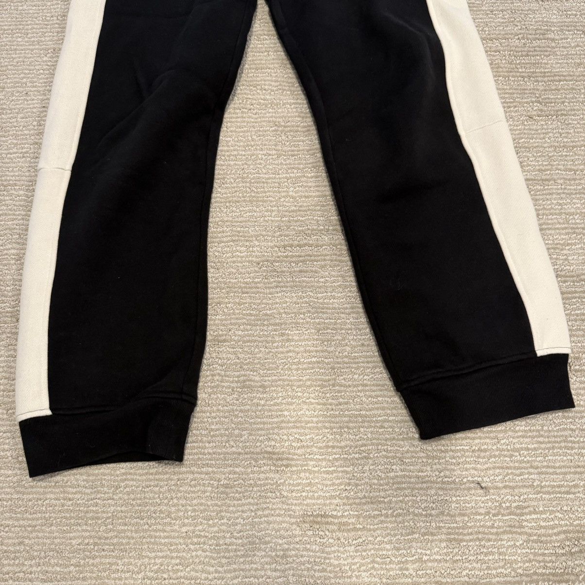 Fenty × Puma Rihanna FENTY x Puma Black Varsity F Logo Sweatpants Size XS Size 26" / US 2 / IT 38 - 7 Thumbnail