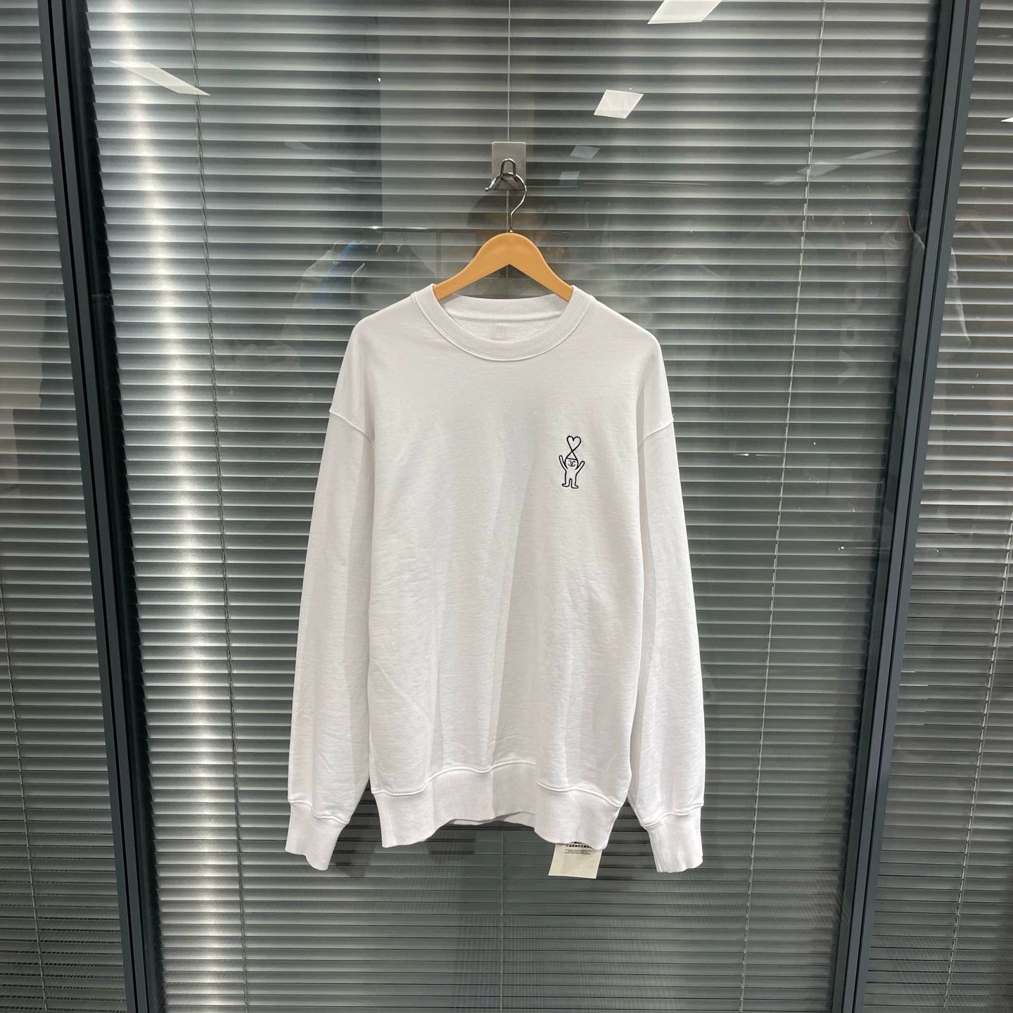 AMI Ami x Jean Jullien Love Embroidered Sweat L 99 New Size US L / EU 52-54 / 3 - 1 Thumbnail