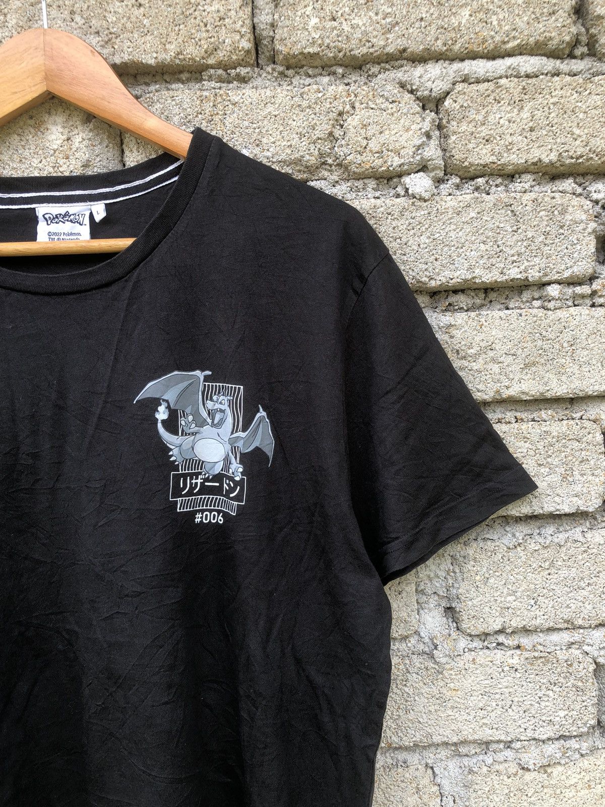Anime × Japanese Brand × Vintage Vintage Y2K Pokemon Charizard Dracaufeu #006 Backhit Tshirt Size US L / EU 52-54 / 3 - 8 Thumbnail