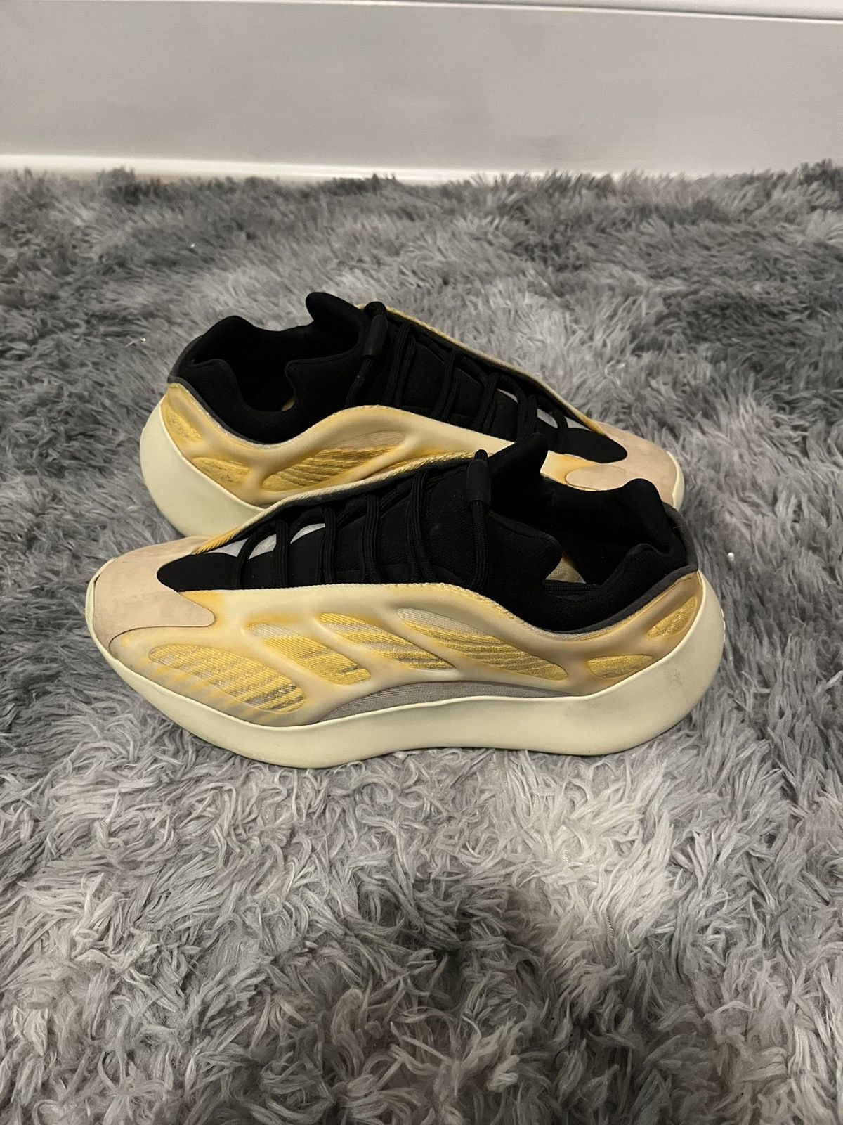 Yeezy YEEZY 700 V3 Mono Safflower Size US 10.5 / EU 43-44 - 3 Thumbnail