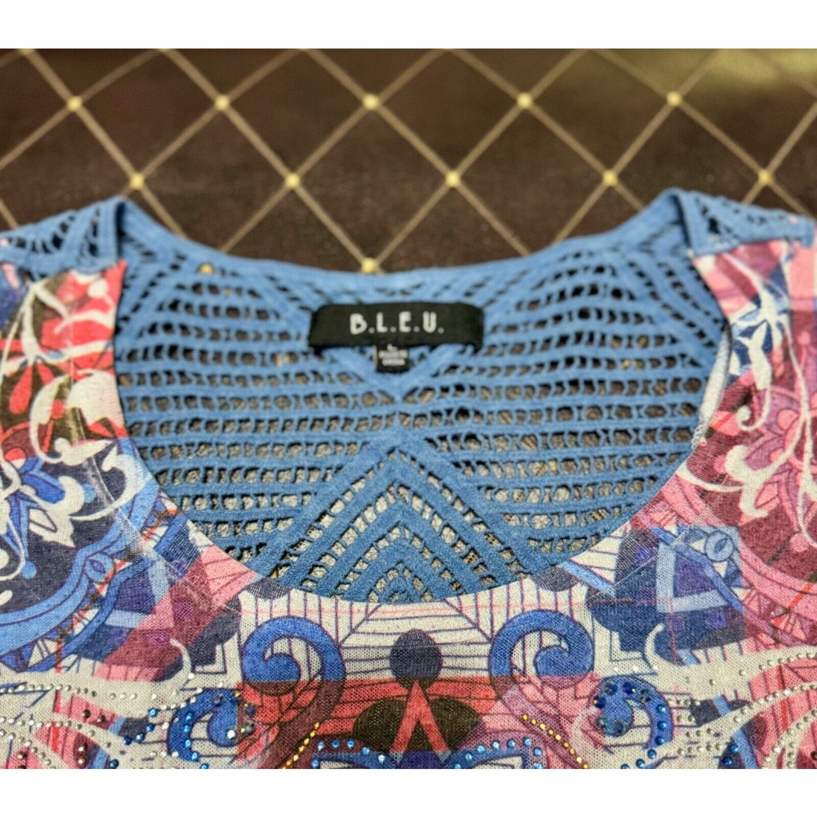 Other B.L.E.U. Stud Appliqué Floral Knit Top w Open Crochet Back L Size L / US 10 / IT 46 - 3 Thumbnail