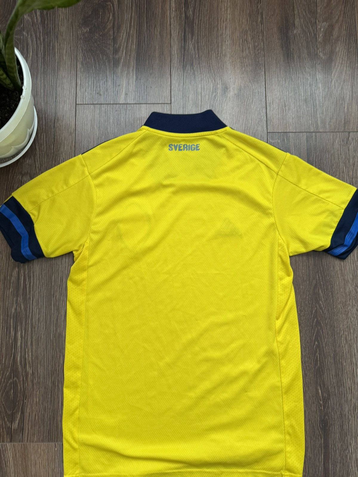 Adidas SWEDEN NATIONAL TEAM 2020-21 HOME SHIRT ADIDAS JERSEY SOCCER SIZE XS Size US XS / EU 42 / 0 - 10 Thumbnail