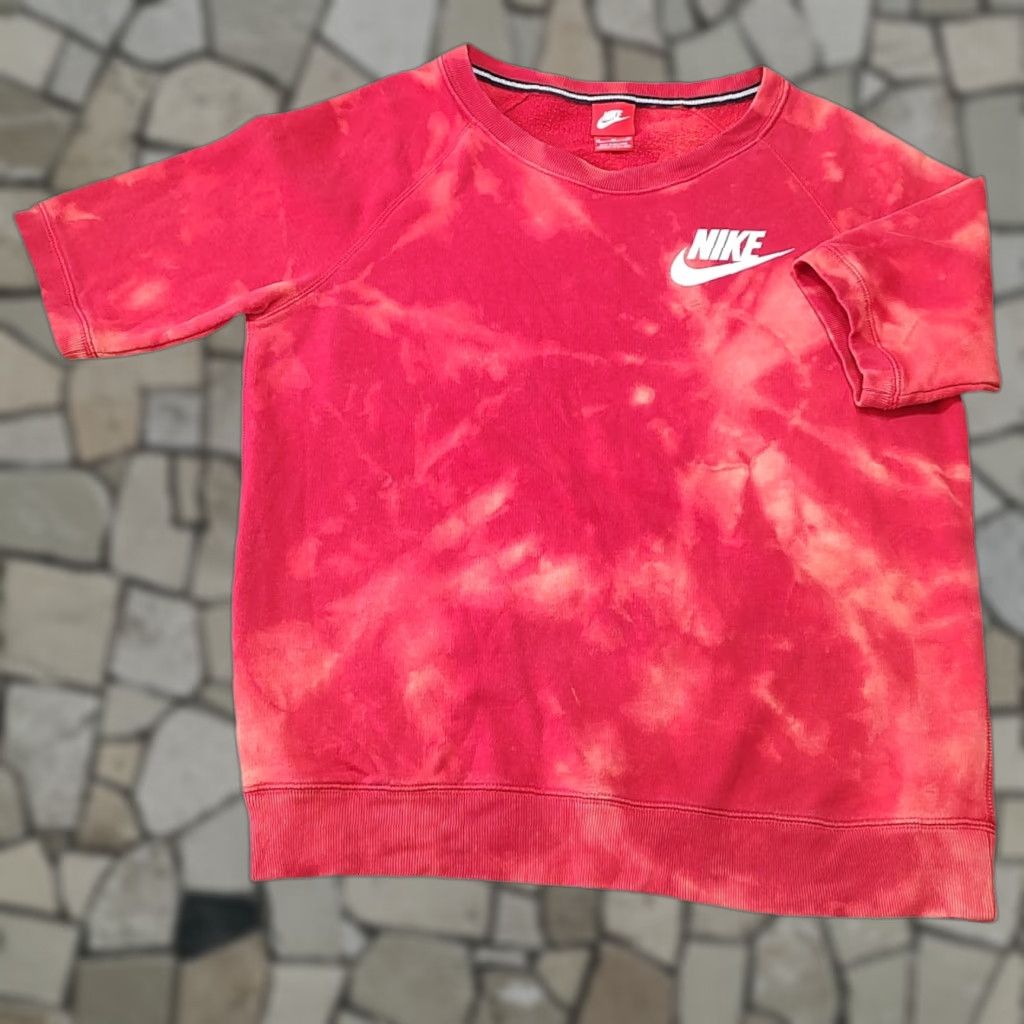 Nike VINTAGE Nike Short Sleeve Sweatshirt Womens Tag Medium Acid Wash Tie Dye Red Size M / US 6-8 / IT 42-44 - 1 Thumbnail