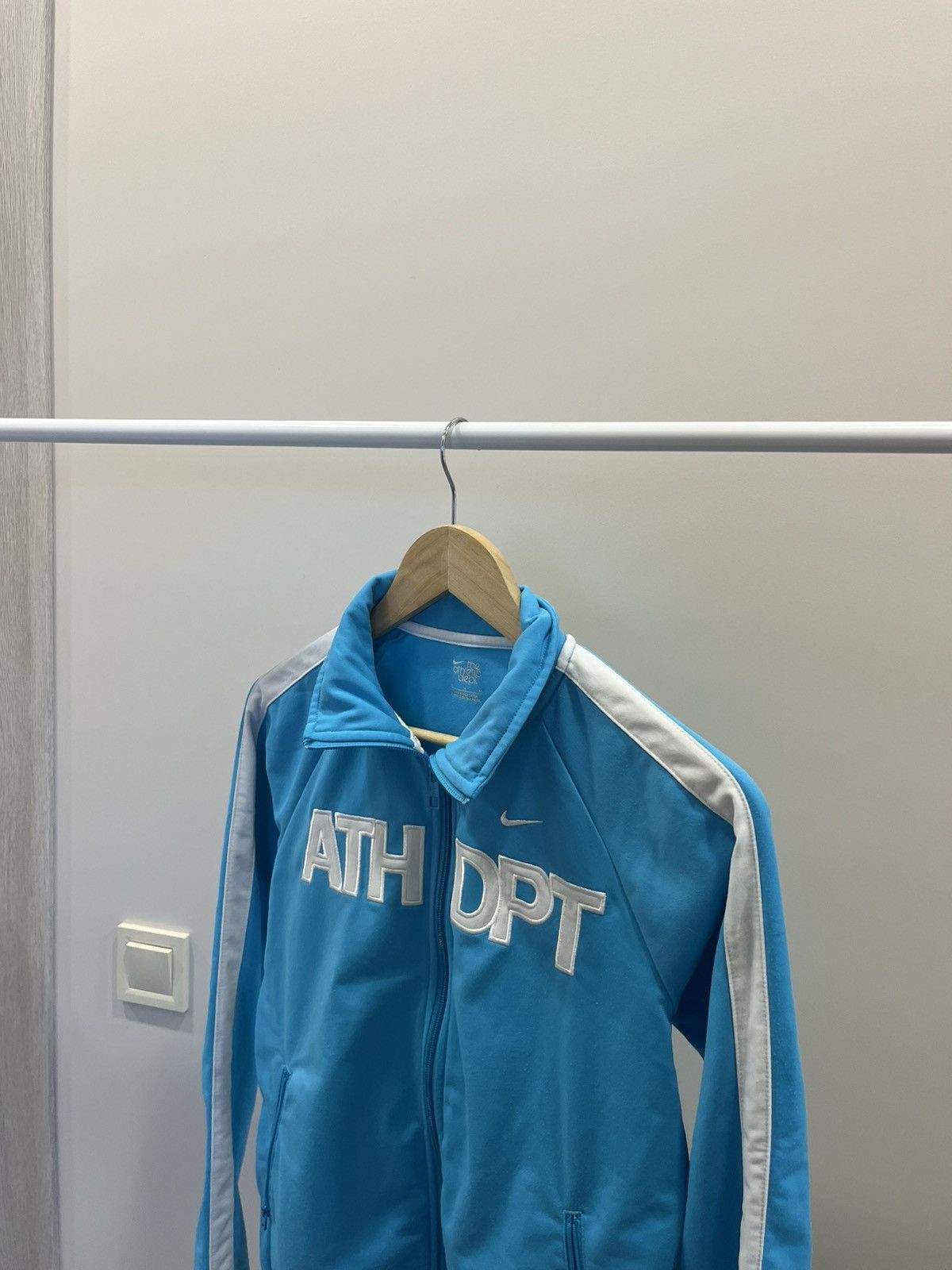 Nike Vintage 90s “Nike Athletic Dept.” Distressed Hoodie Y2K Size M / US 6-8 / IT 42-44 - 2 Thumbnail