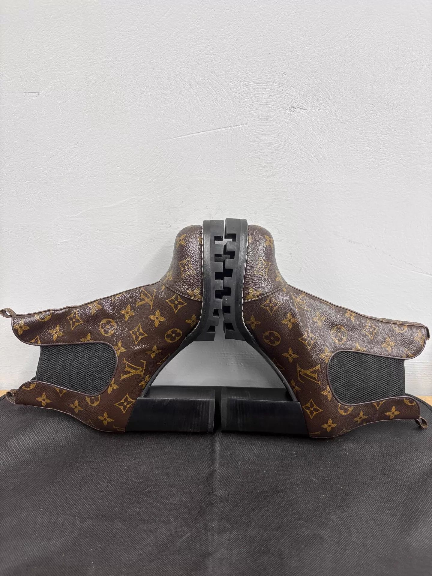 Louis Vuitton lv Classic Brown Monogram Heeled Ankle Boot 41 GD Size US 10 / IT 40 - 5 Thumbnail