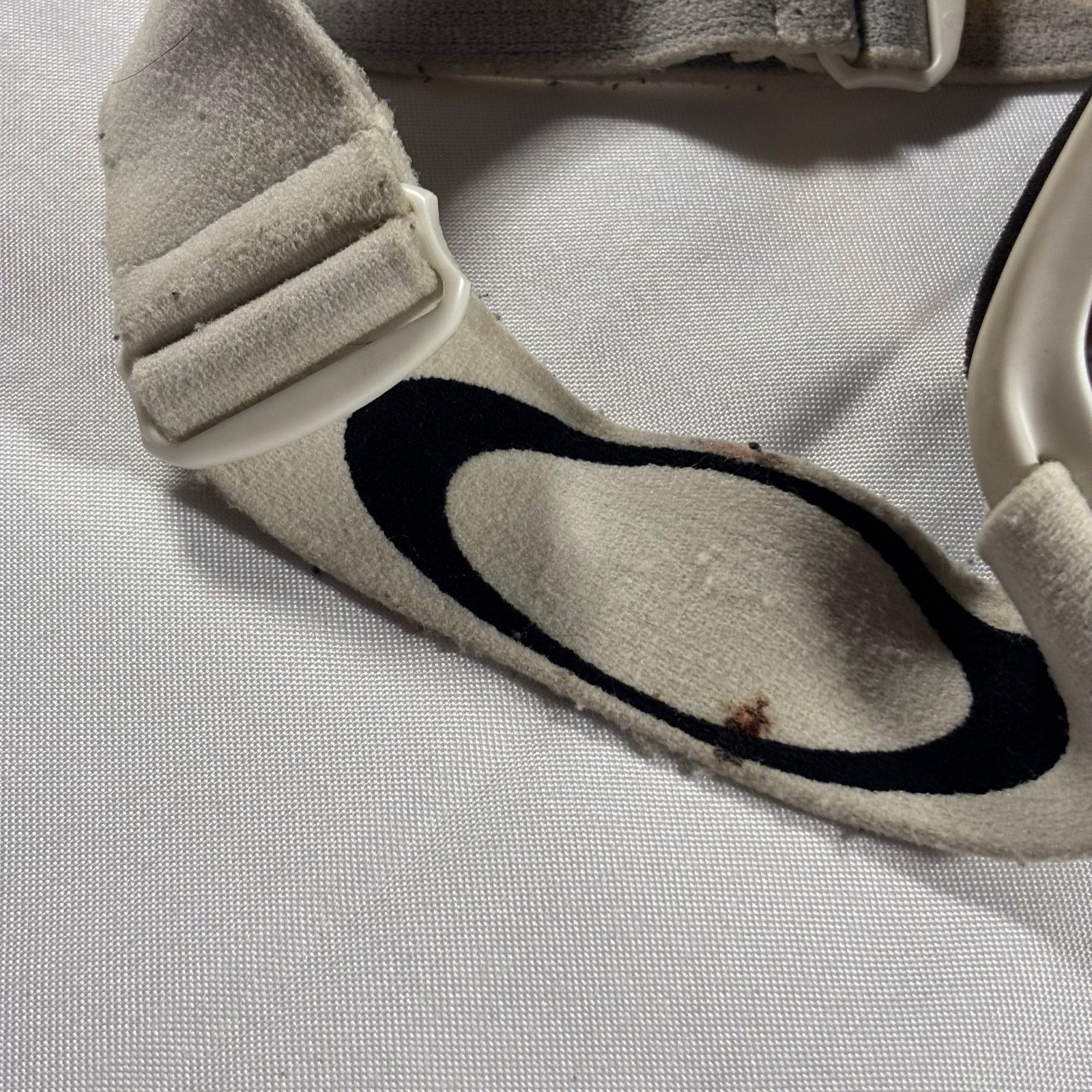 Oakley Vintage Oakley O-Frame Ski Goggles White Strap Silver Read Size ONE SIZE - 6 Thumbnail