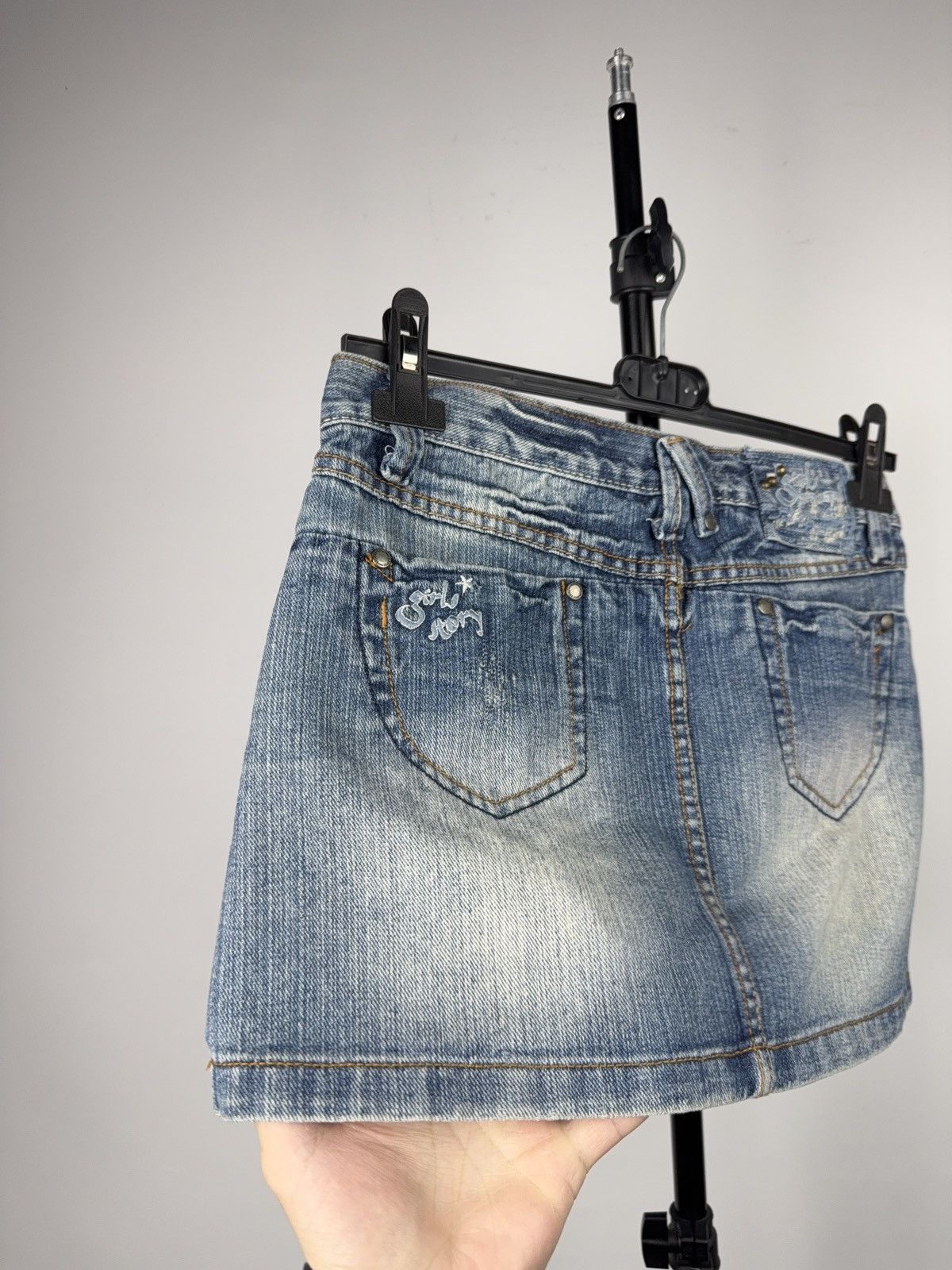 Japanese Brand Retro Vintage 00s Y2K Studded Denim Mini Skirt Faded Wash XS Size 27" / US 4 / IT 40 - 6 Thumbnail