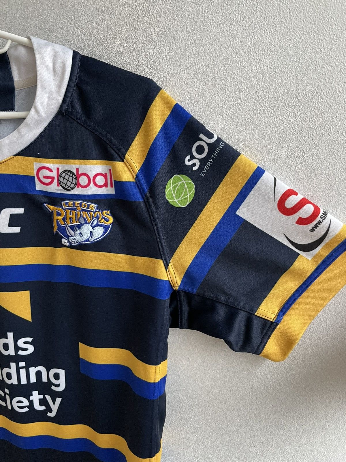 Vintage Leeds Rhinos Vintage Home Rugby Shirt Jersey ISC Size US L / EU 52-54 / 3 - 4 Thumbnail