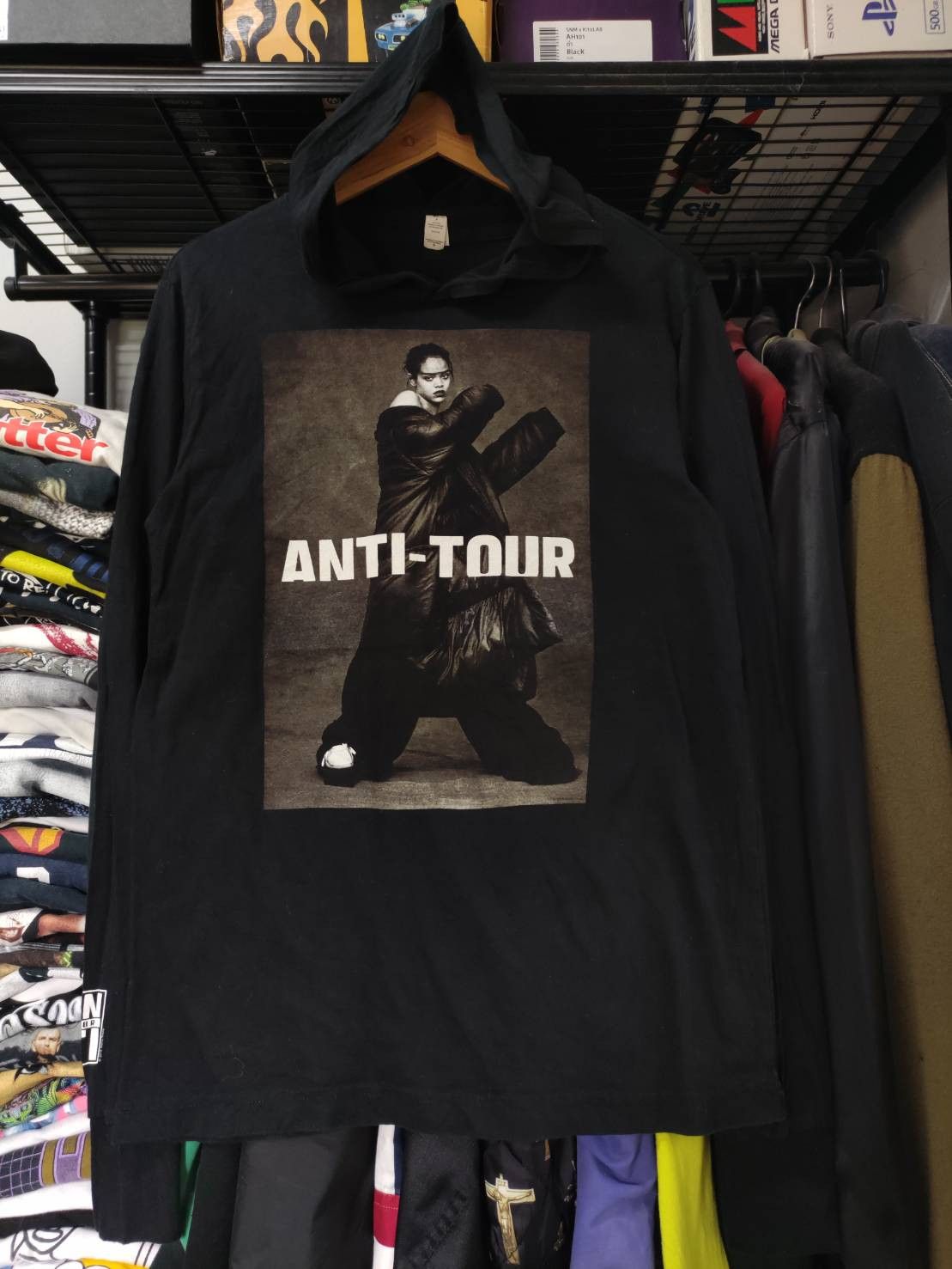 Band Tees Rihanna " Anti Tour " Hoodies Size US S / EU 44-46 / 1 - 2 Thumbnail