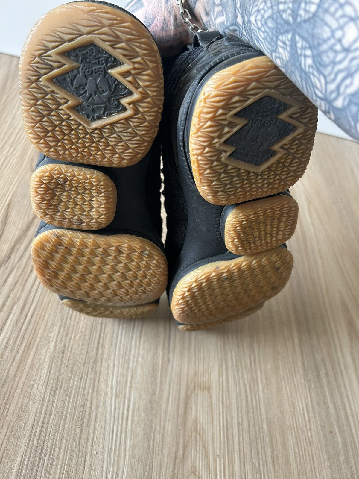 Nike Nike Lebron 15 Black Gum Size US 6.5 / EU 39-40 - 4 Thumbnail