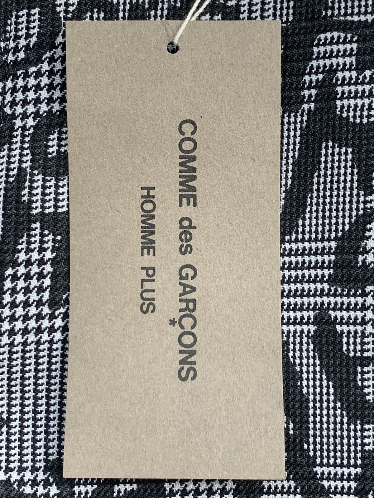 Comme des Garcons Homme Plus COMME DES GARÇONS HOMME PLUS EDWARD GOSS TEXT PRINT SHORTS Size US 32 / EU 48 - 15 Thumbnail