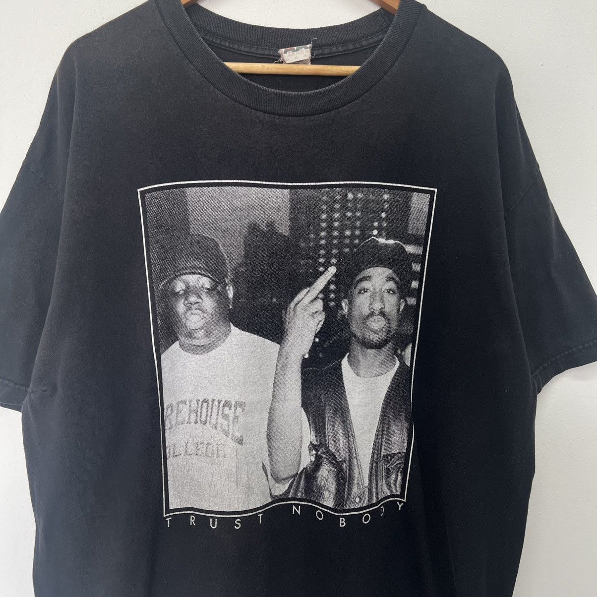 Rap Tees × Vintage Vintage Trust Nobody Tupac X Baggie Tahirt Size US XL / EU 56 / 4 - 2 Thumbnail
