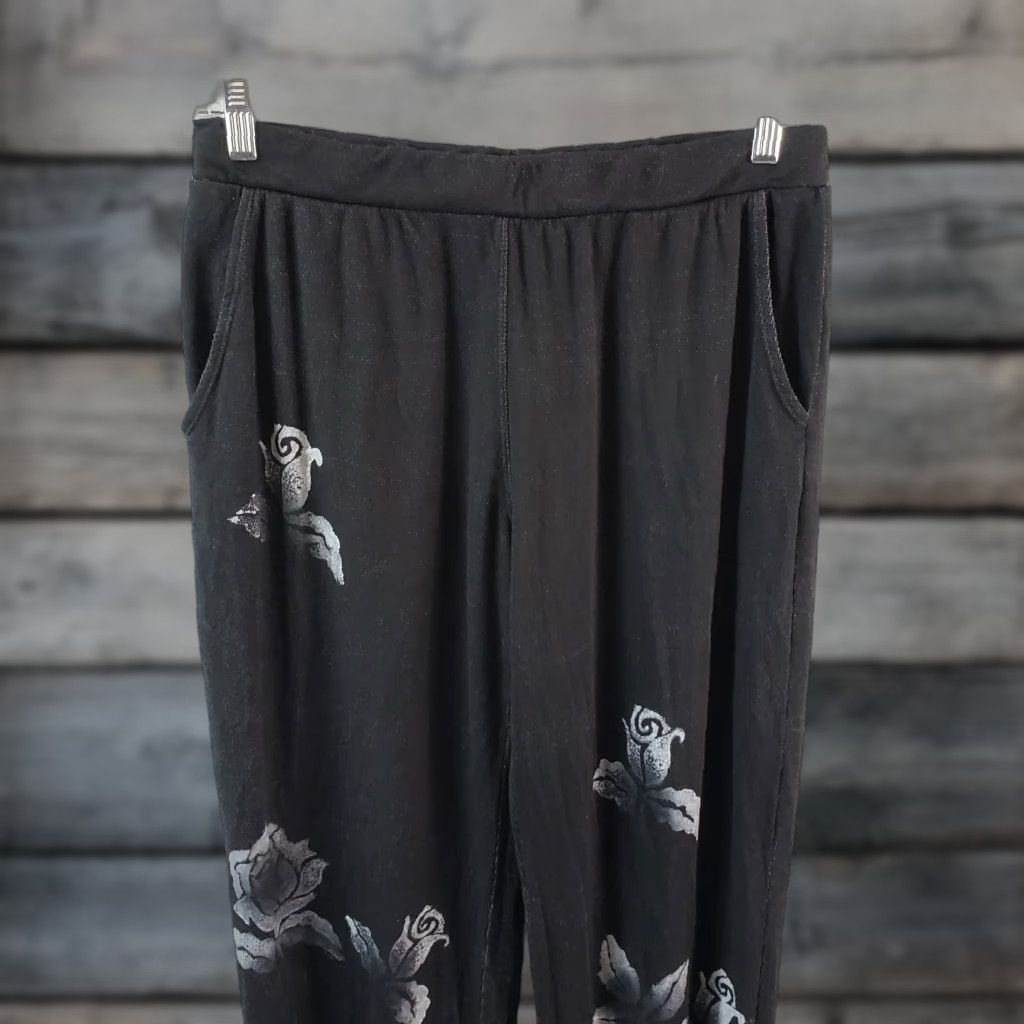 Vintage T-Party Womens Pull On Pants Large Black Gray Floral Rose Print Casual Pants Women's Large Black Floral Rose Print Size 36" / US 14 / IT 50 - 1 Thumbnail