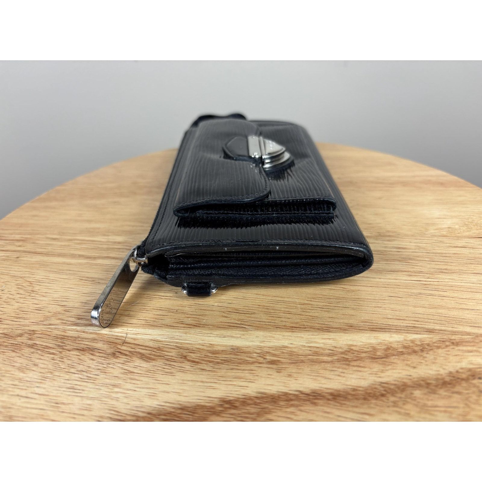 Louis Vuitton Authentic Louis Vuitton Black Epi Astrid Zippy Wallet w/ Box Size ONE SIZE - 4 Thumbnail