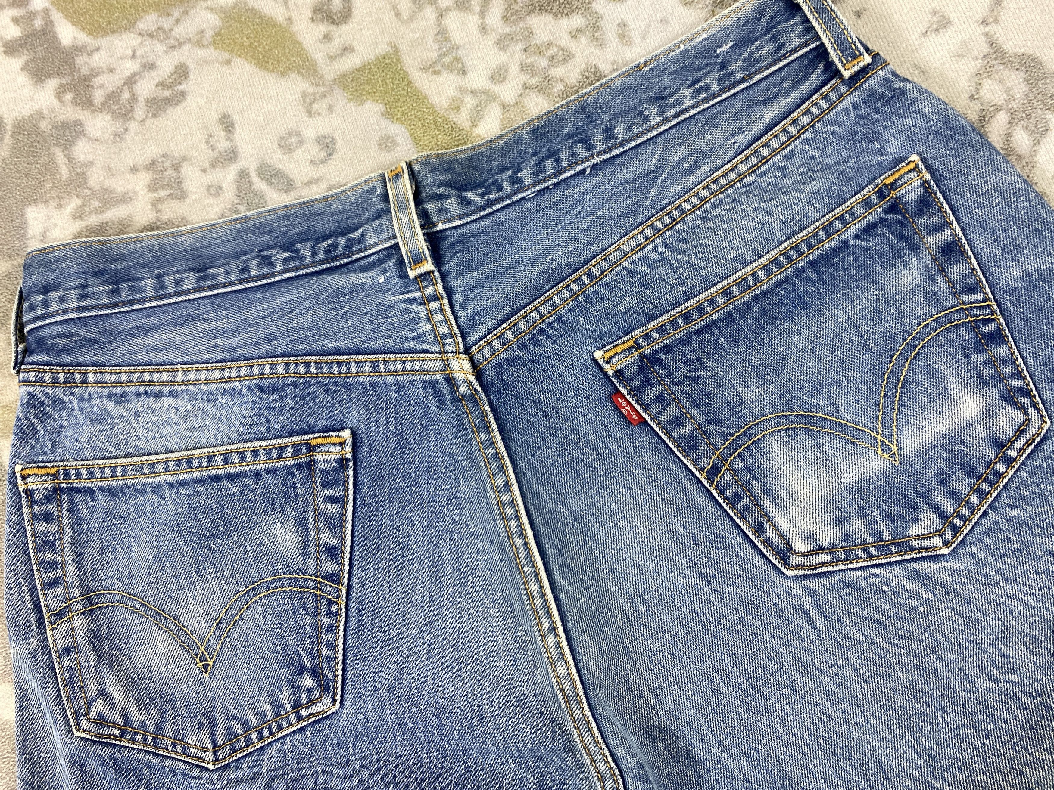 Levi's Vintage Clothing Distressed Blue Vintage Levi's 501 Jeans 35x32.5 JN3394 Size US 35 - 3 Thumbnail