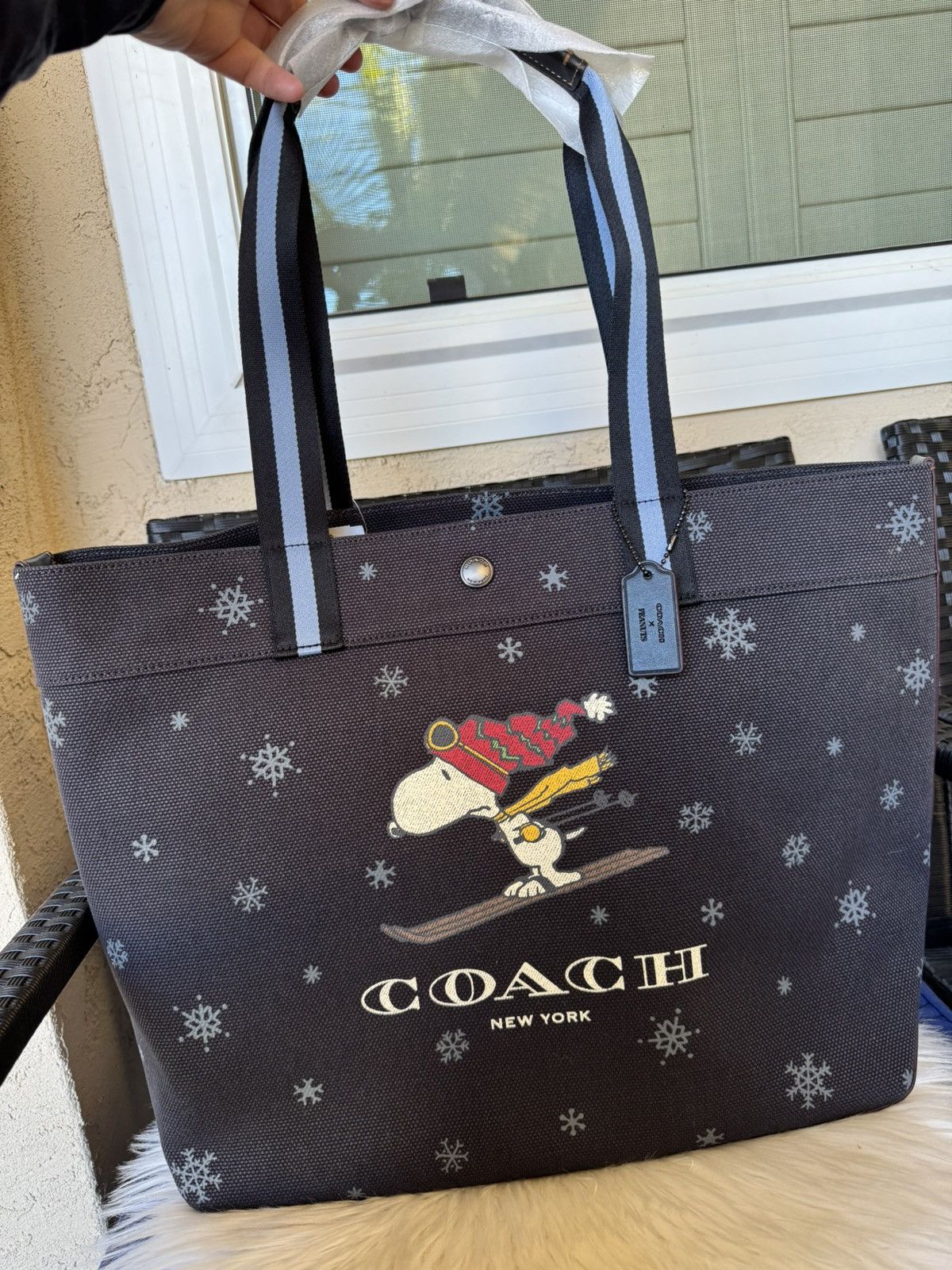 Coach NWT Coach CE632 X Peanuts Large Tote 38 With Snoopy Ski Size ONE SIZE - 5 Thumbnail