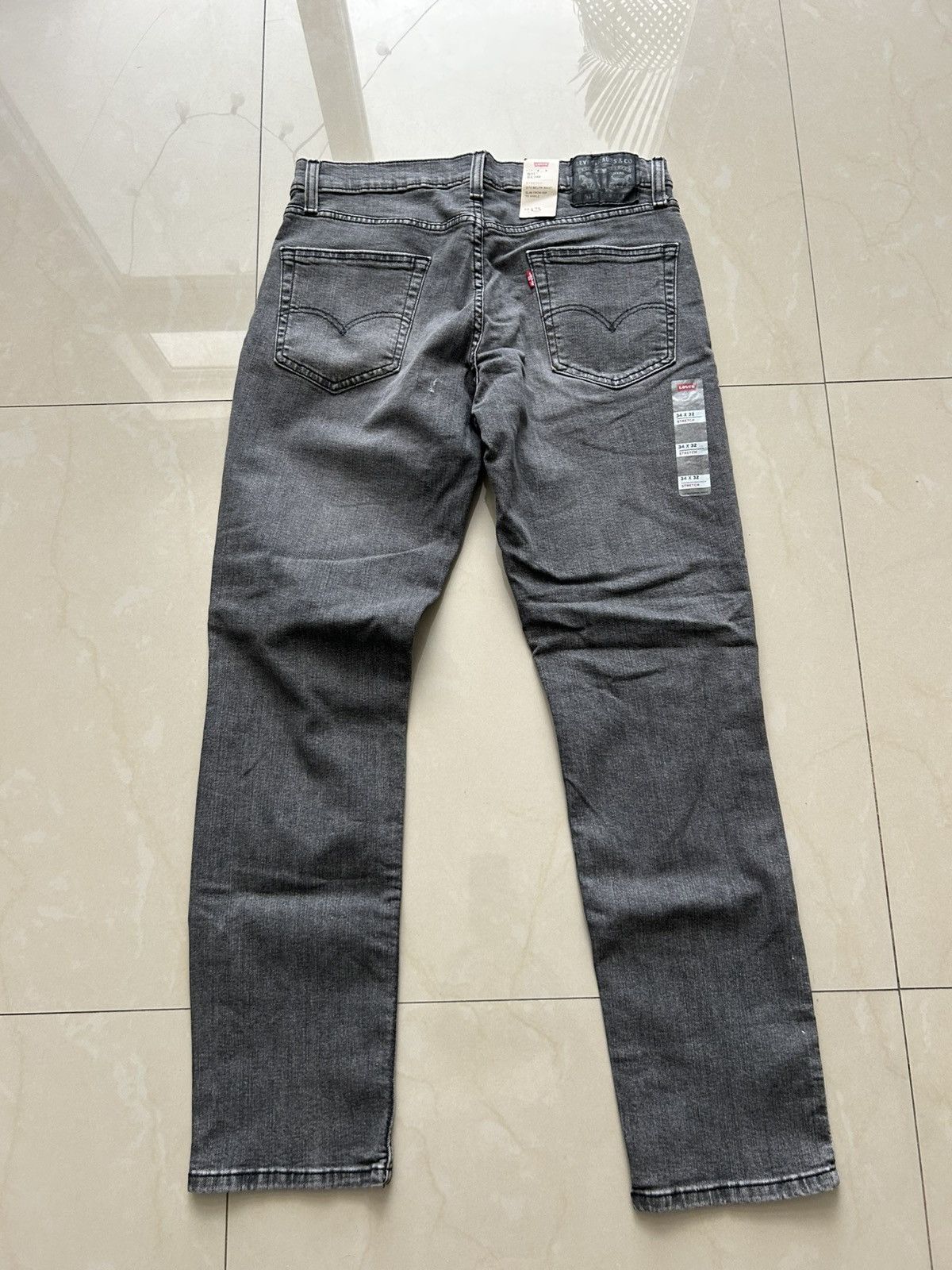 Levi's Levi’s black knee distressed denim Size US 34 / EU 50 - 3 Thumbnail