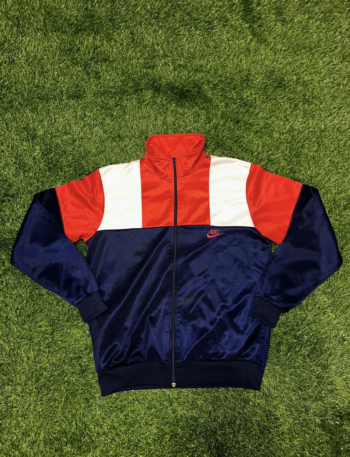 Nike × Vintage Vintage Nike Grey Tag Zip Up Athletic Jacket Size Medium Size US M / EU 48-50 / 2 - 1 Thumbnail