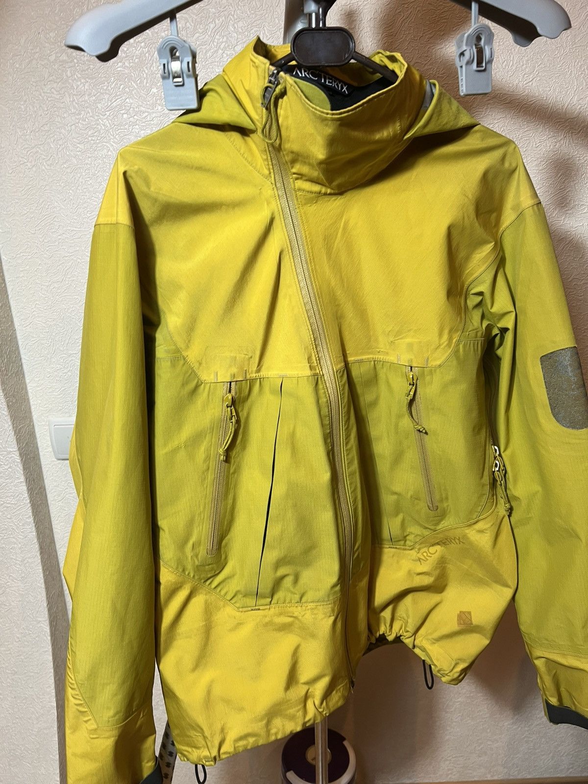Arc'teryx Arc’teryx Gore-Tex Jacket yellow Size US M / EU 48-50 / 2 - 3 Thumbnail