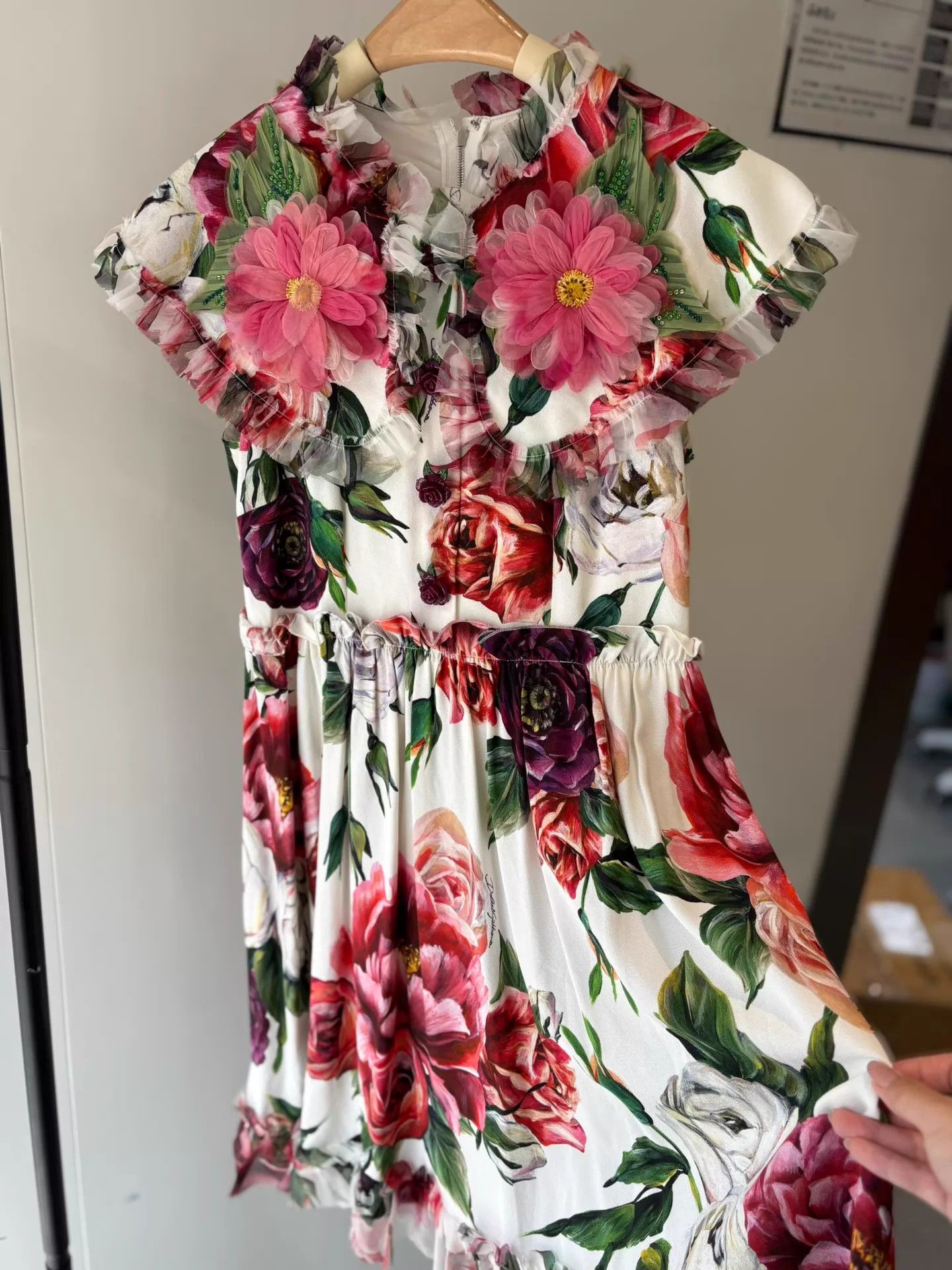 Dolce & Gabbana DG Silk Blend 3D Floral Short Sleeve Dress 38 NWTS Size XS / US 0-2 / IT 36-38 - 3 Thumbnail