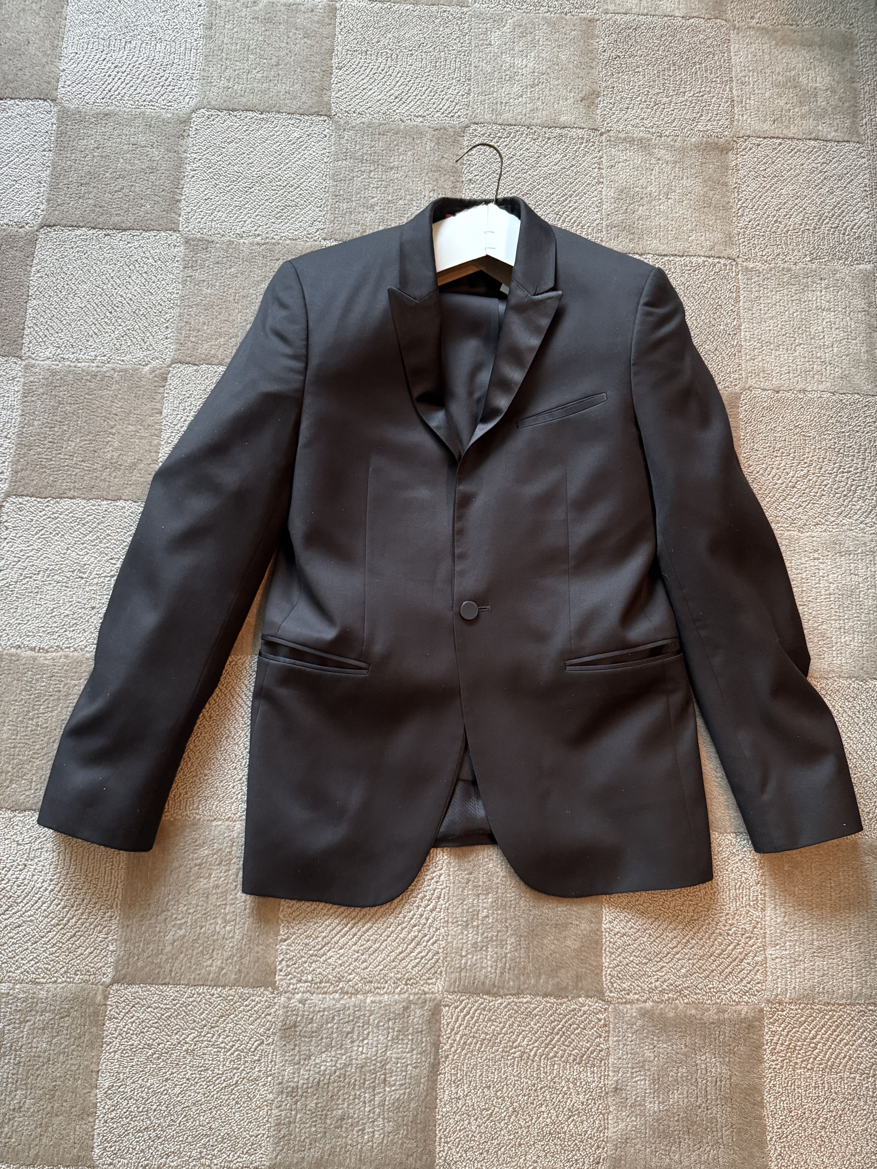 Hugo Boss Hugo Boss Black Tuxedo – Size 36R – Mint Condition Size 36R - 1 Thumbnail
