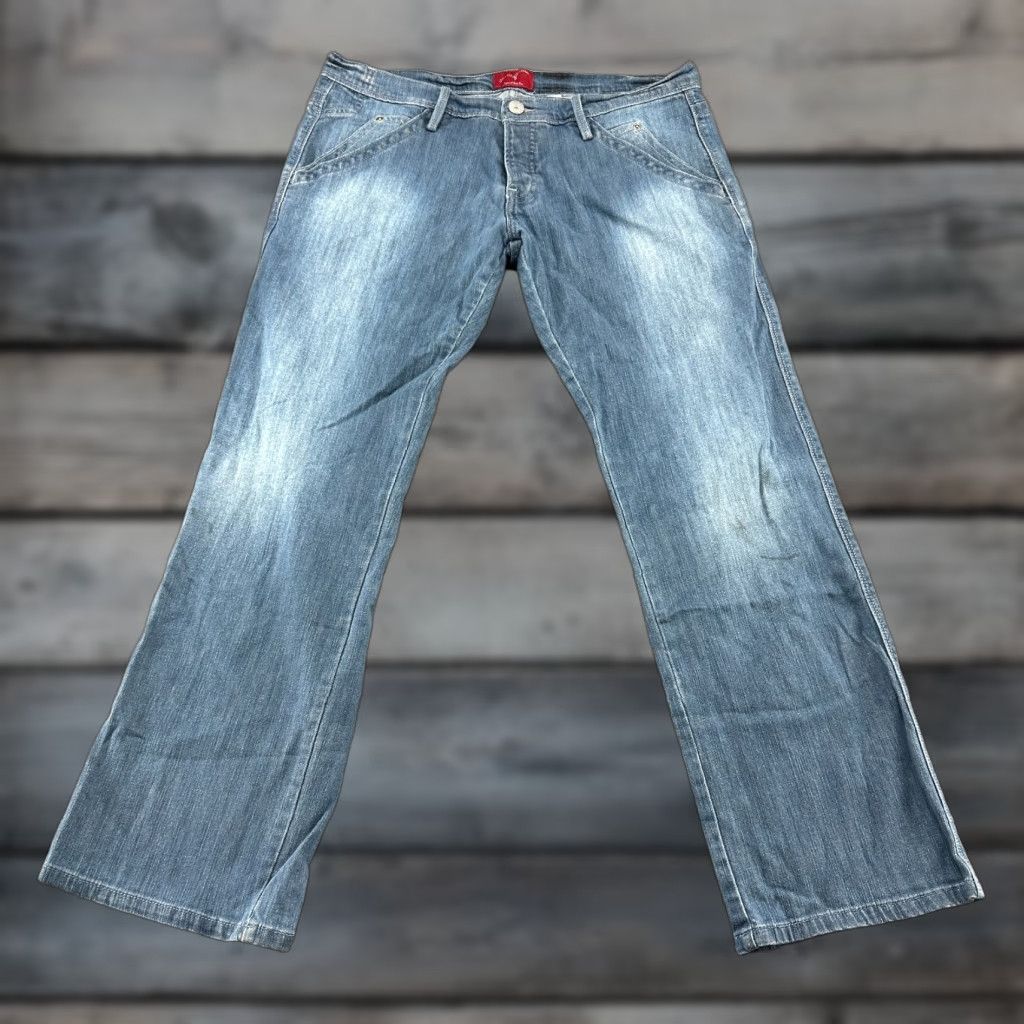 Levi's VINTAGE Levi's Jeans Womens 13M Blue Bootcut Relaxed Fit Medium Wash Y2K 90s Womens Jeans Size 26" / US 2 / IT 38 - 1 Thumbnail