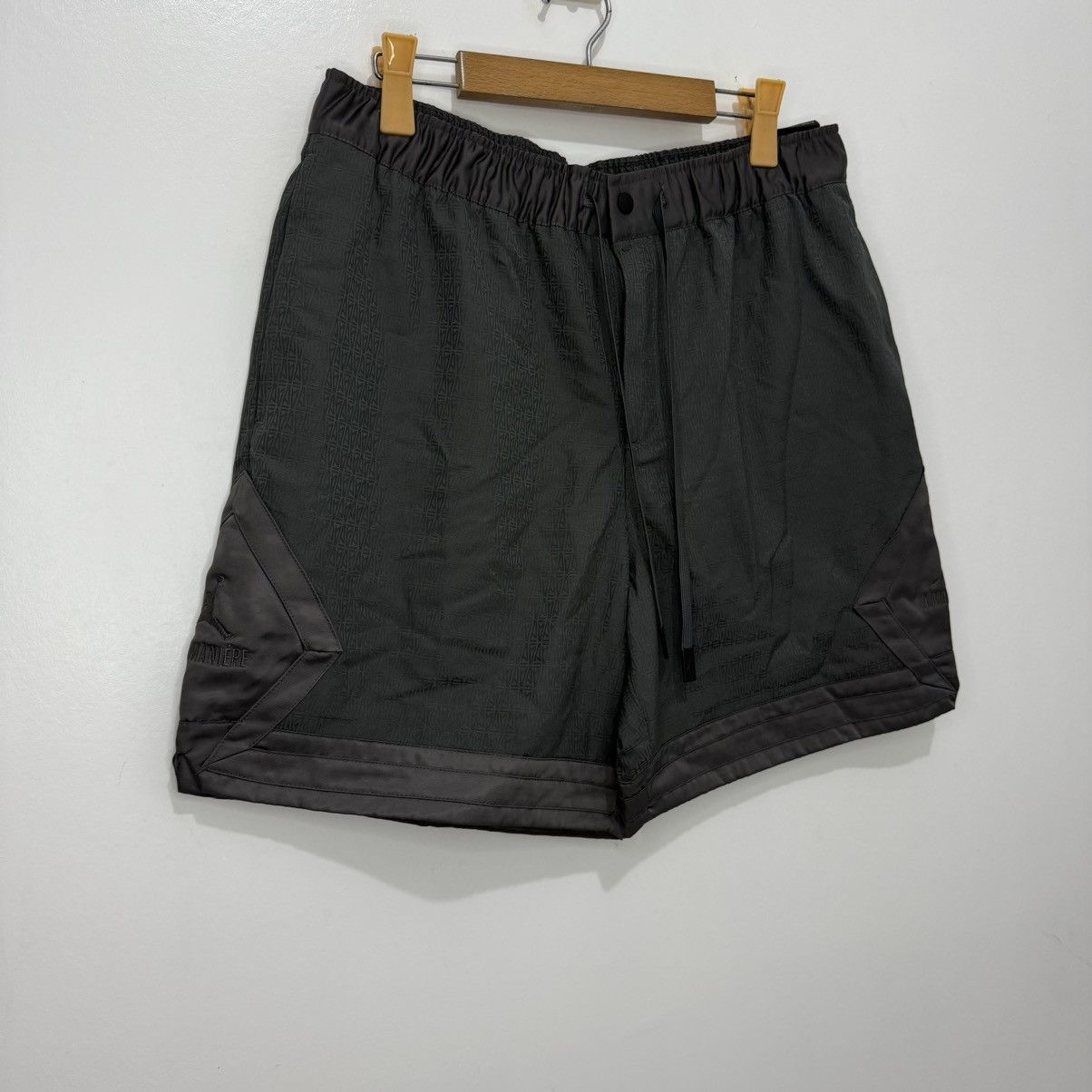 A Ma Maniere × Jordan Brand Jordan A Ma Maniere Full Print Jaguar Knit Shorts Size US 36 / EU 52 - 2 Thumbnail