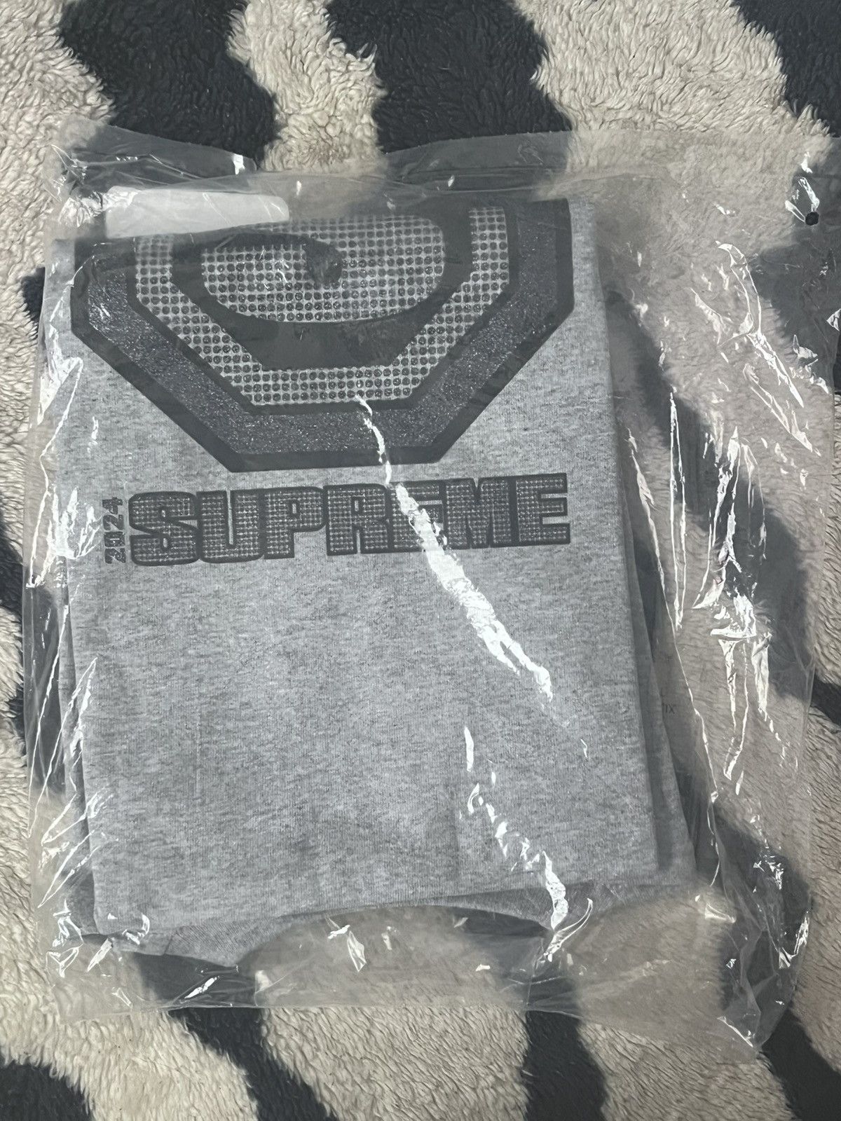 Supreme Supreme Rhinestone T Shirt Grey Black Size US M / EU 48-50 / 2 - 2 Thumbnail