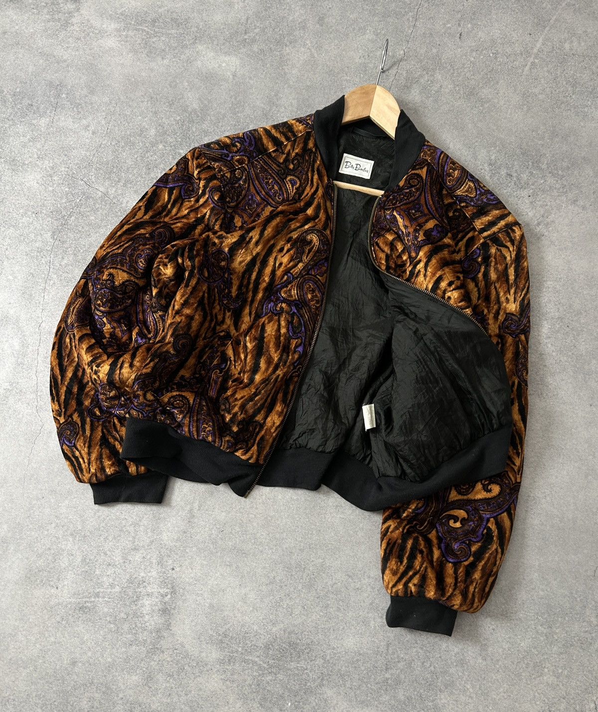 Designer Vintage Betty Barclay bombers 90s tiger print jacket Size M / US 6-8 / IT 42-44 - 2 Thumbnail