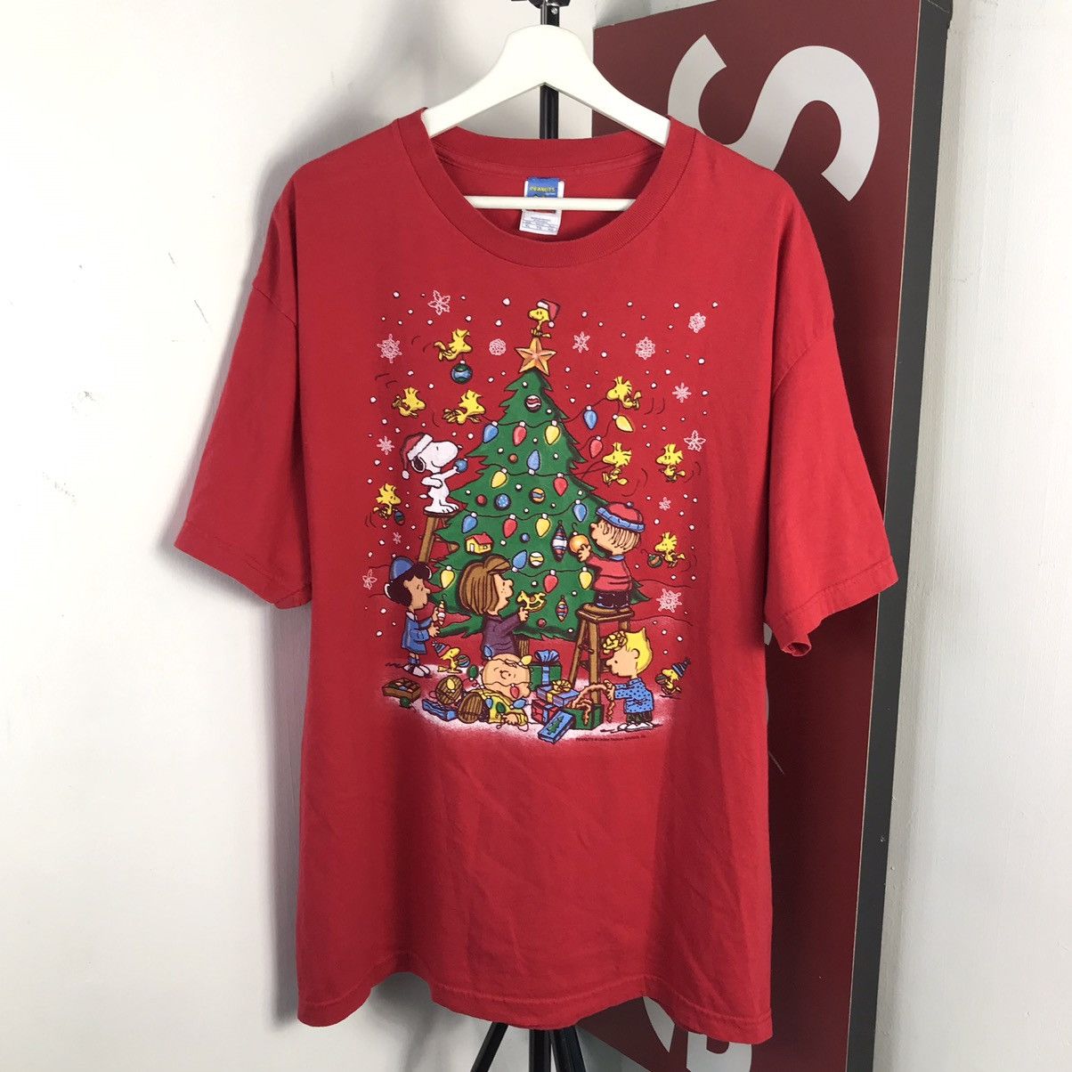 Peanuts Vintage Peanuts Snoopy And friends marry christmas shirt Size US XL / EU 56 / 4 - 1 Thumbnail