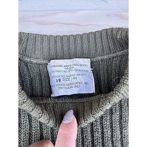 Vintage Vintage Men’s US Marine Wool Sweater Olive Green Size US S / EU 44-46 / 1 - 3 Thumbnail