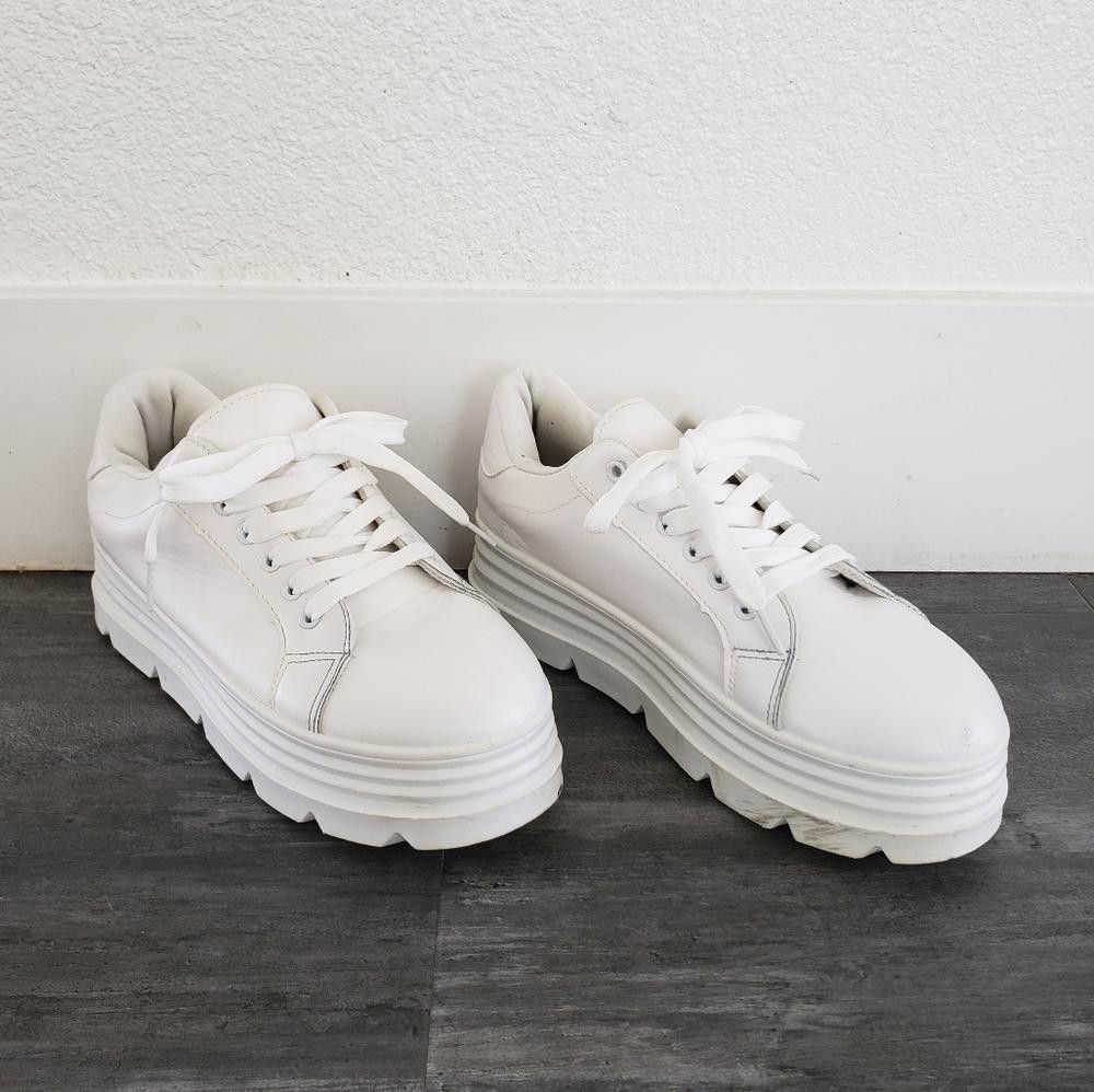 Designer White Classic Laced Up Platform Sneaks Size US 9 / IT 39 - 1 Thumbnail