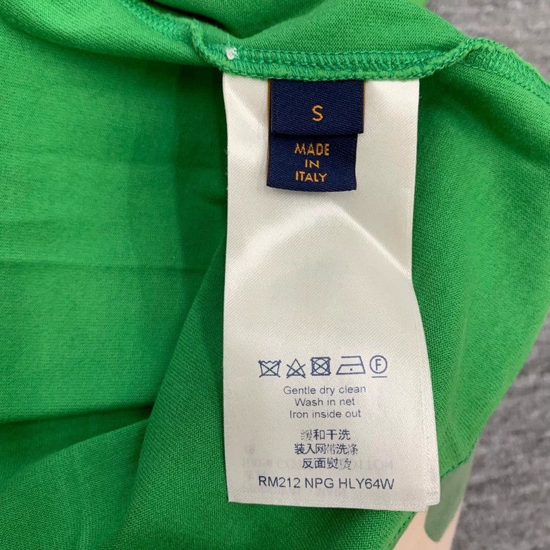 Louis Vuitton Louis Vuitton Green embossed short sleeves Size US S / EU 44-46 / 1 - 7 Thumbnail