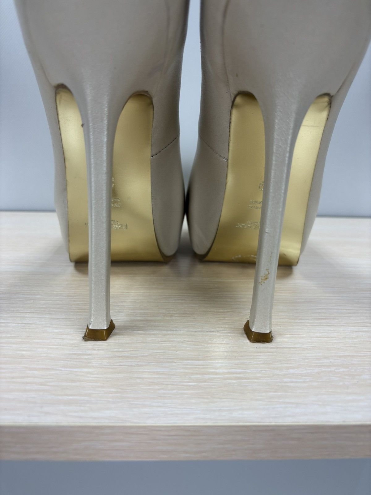 Yves Saint Laurent Womens heels Yves Saint Laurent Size 39 Color Beige Size US 9 / IT 39 - 8 Thumbnail