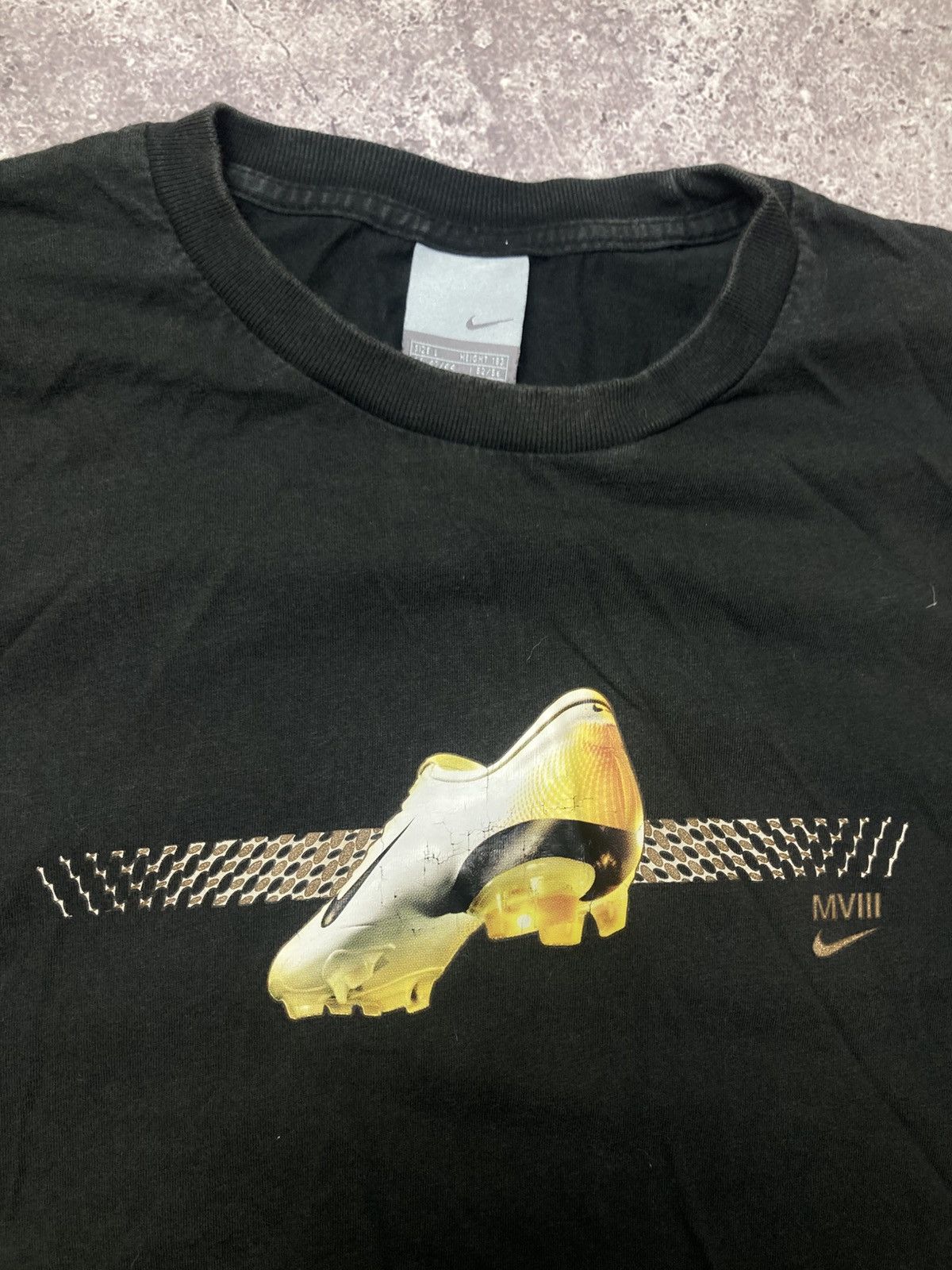 Nike × Vintage Vintage 00’s Nike T-Shirt Football Art Boots Size US L / EU 52-54 / 3 - 3 Thumbnail