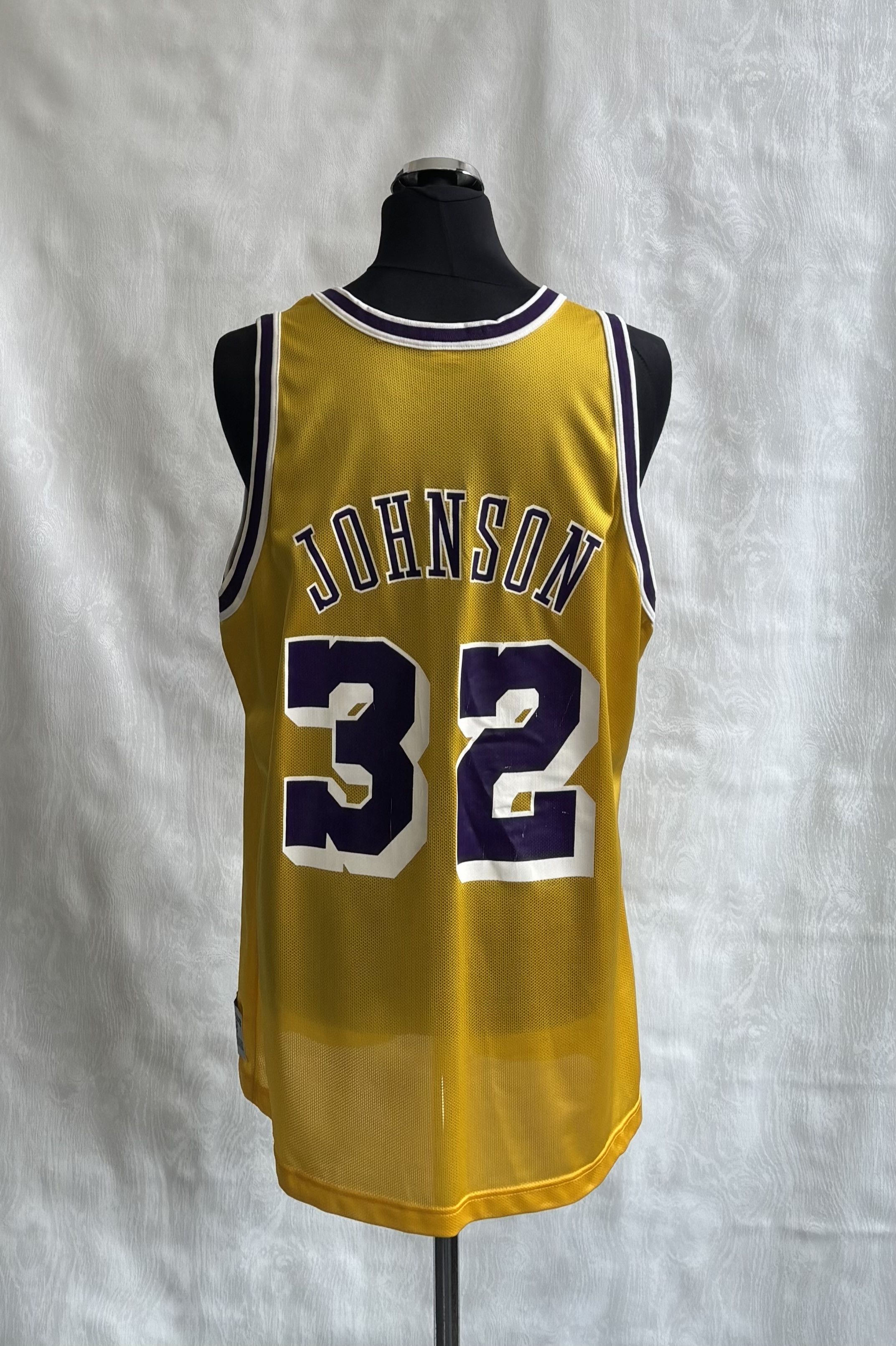 Champion Los Angeles Lakers 90s Johnson #32 Champion Basketball Size US XL / EU 56 / 4 - 1 Thumbnail
