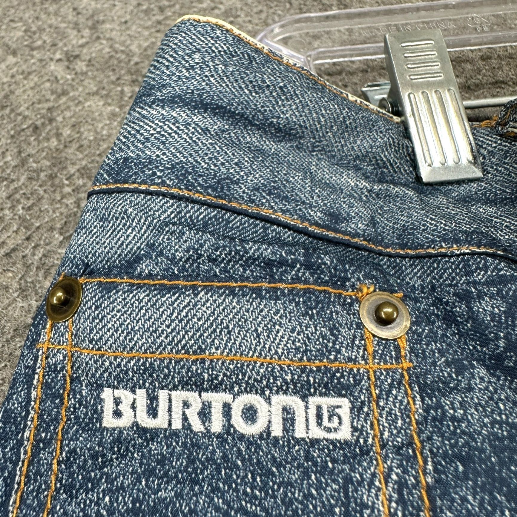 Burton VINTAGE Burton Jeans Snow Pants Women M Blue Insulated Goretex Ski 32in Inseam 5-Pocket Logo Regular Size 32" / US 10 / IT 46 - 6 Thumbnail
