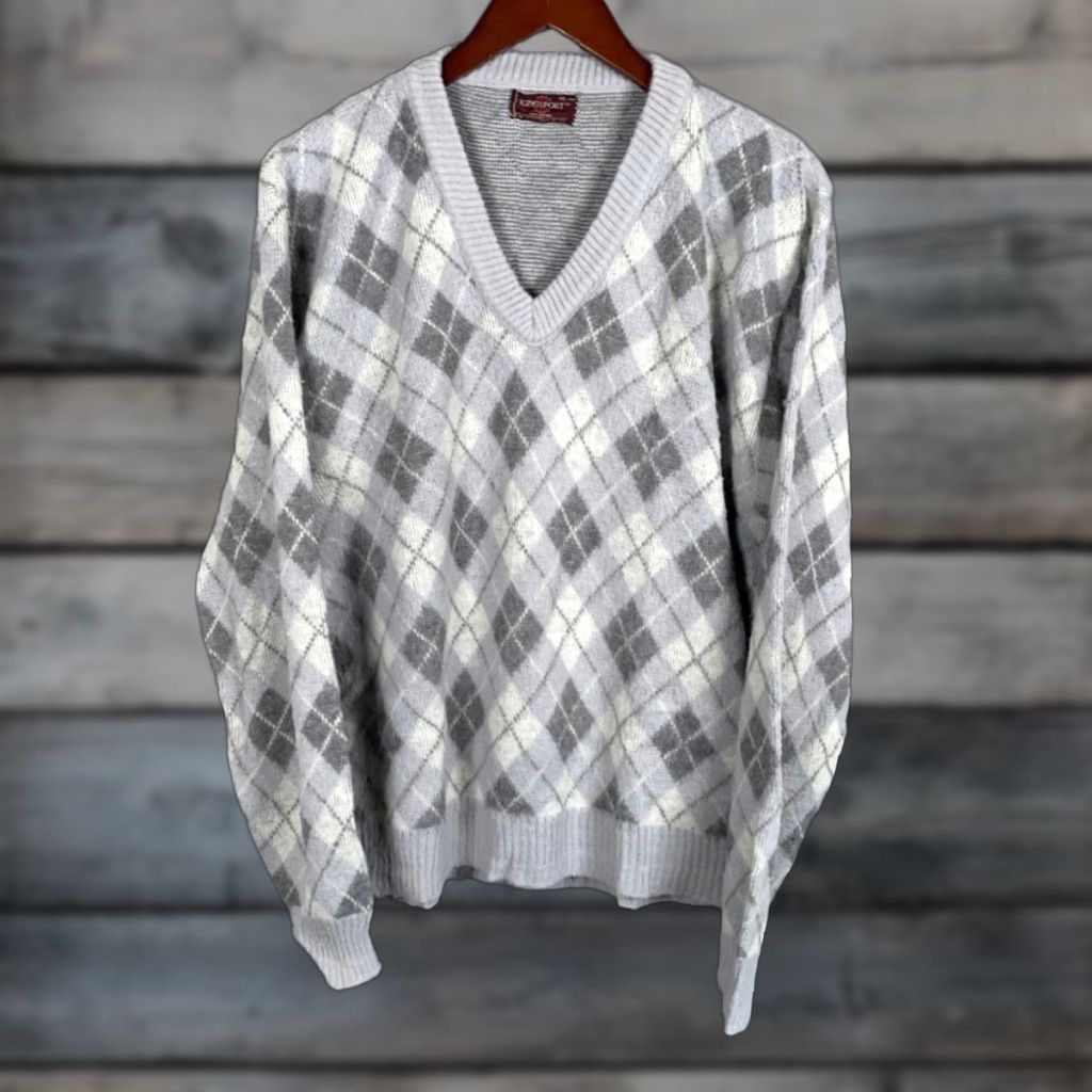 Vintage VINTAGE Kingsport Argyle Diamond V-Neck Sweater Adult Large Gray Purple Lightweight Knit Men Pullover 80s Preppy Hipster Retro Mens Size US L / EU 52-54 / 3 - 1 Thumbnail