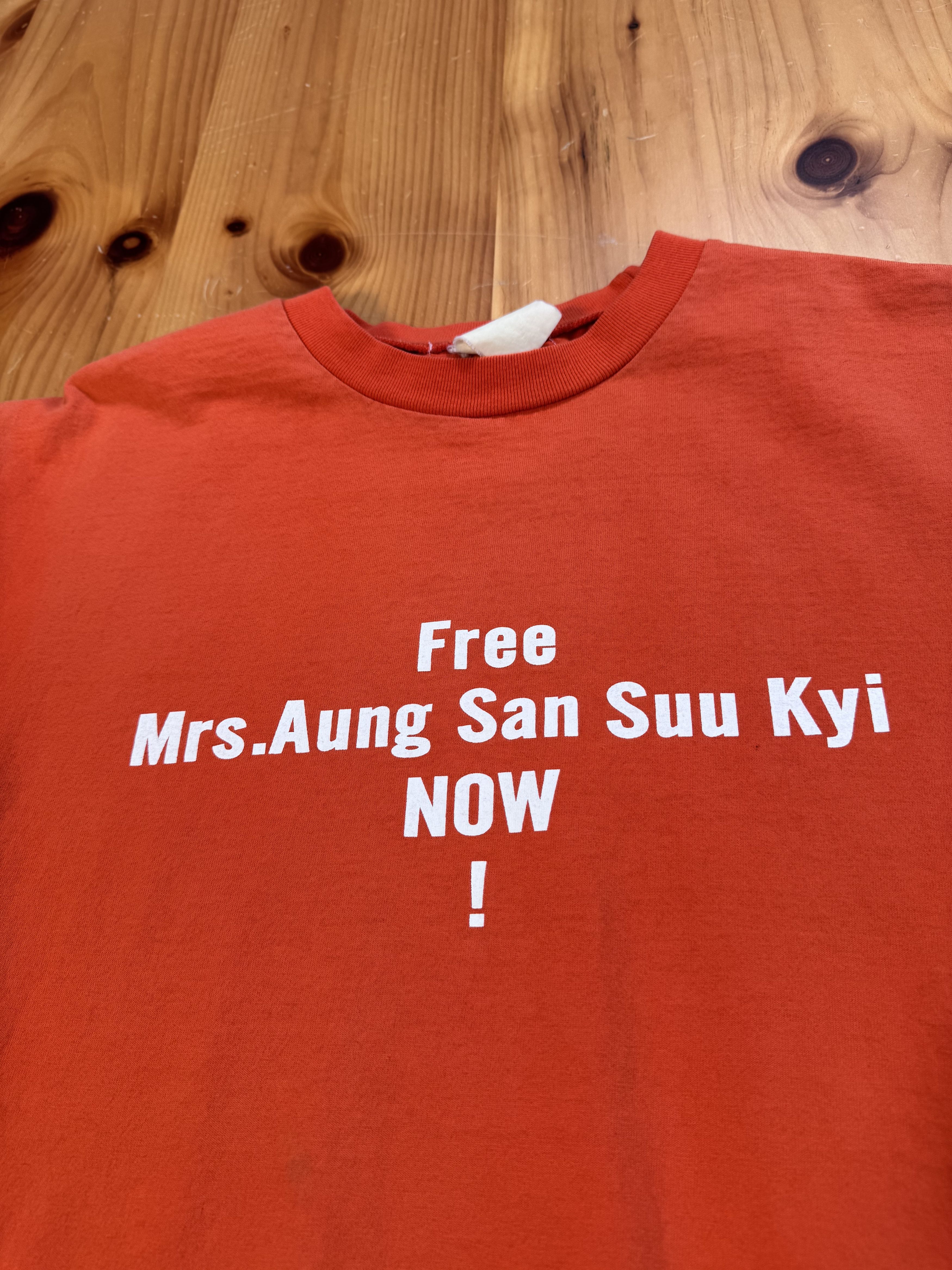 General Research Free Mrs. Aung San Suu Kyi NOW! Shirt Size US M / EU 48-50 / 2 - 3 Thumbnail
