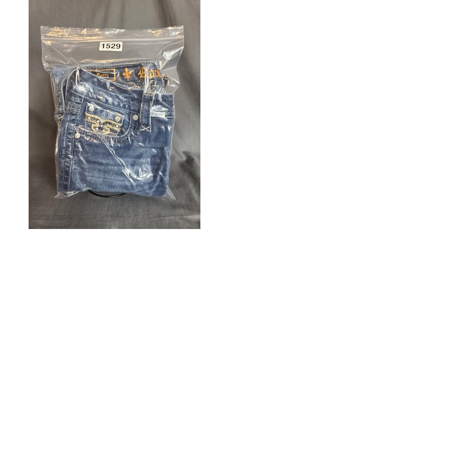 Vintage VINTAGE Rock Revival Betty Capri Womens 25 Denim Blue 5-Pocket Embroidered Rhinestone Western Cowgirl Y2K Womens Size ONE SIZE - 10 Thumbnail