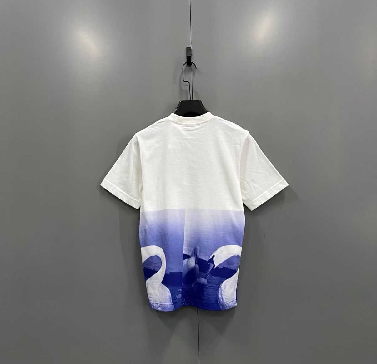 Burberry Burberry White Swan Print Short Sleeve T-shirt J41 Size US XXS / EU 40 - 2 Thumbnail