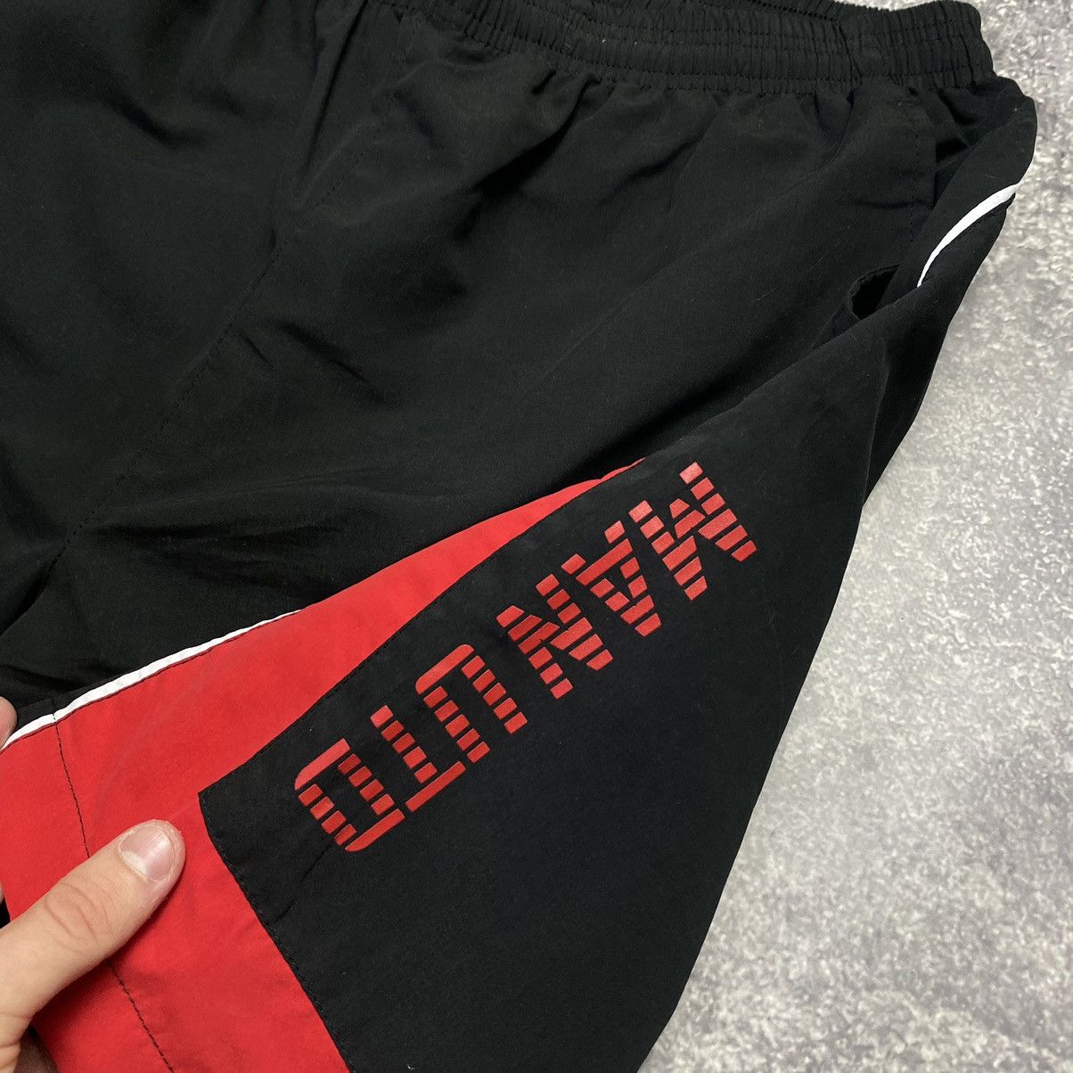 Vintage Vintage Manchester United Small Logo football team shorts Size US 34 / EU 50 - 5 Thumbnail