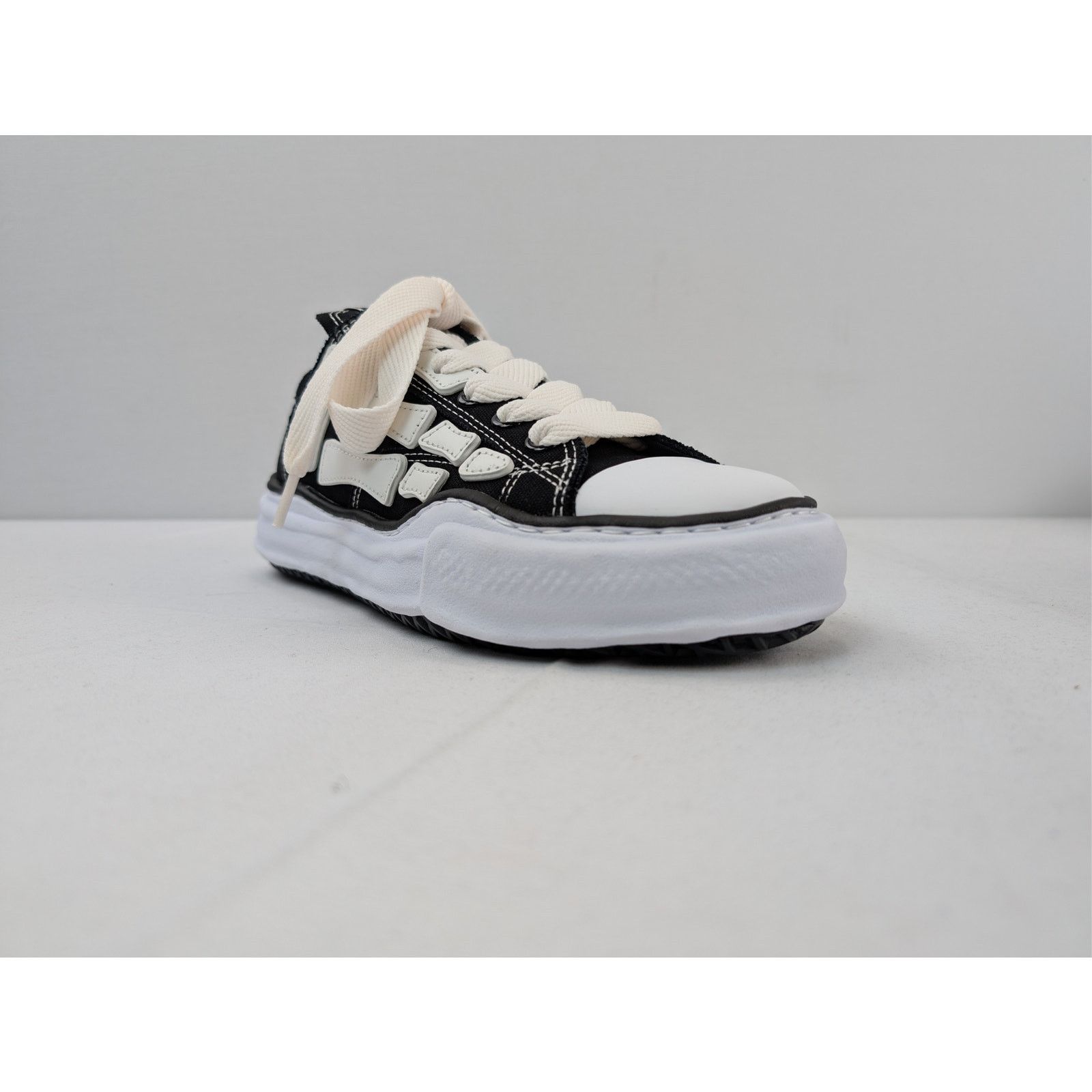 Amiri o1rshd1 Maison Mihara Yasuhiro Low-Top Sneakers in Black Size US 12 / EU 45 - 2 Thumbnail